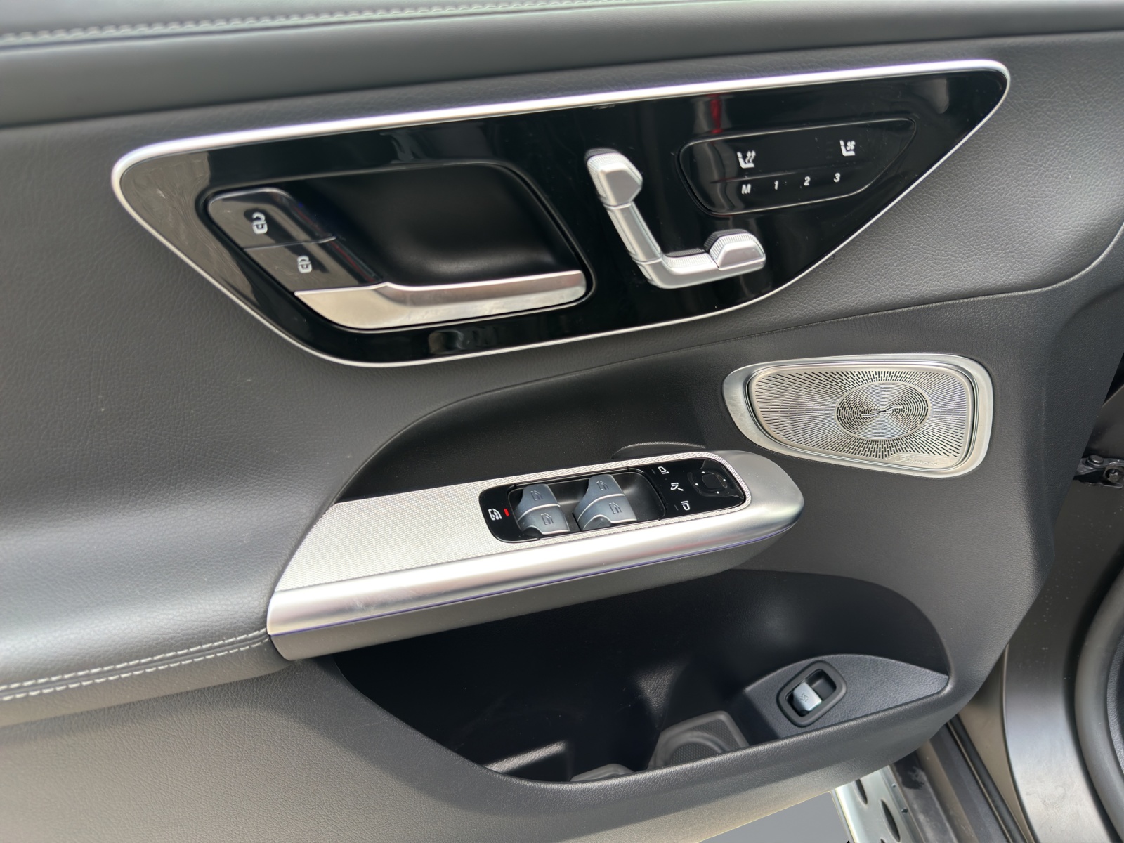 MERCEDES-BENZ GLC 300 4Matic 9G-Tronic-image-11