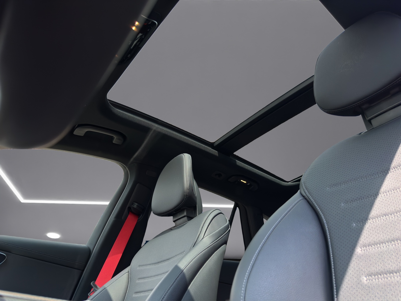 MERCEDES-BENZ GLC 300 4Matic 9G-Tronic-image-12