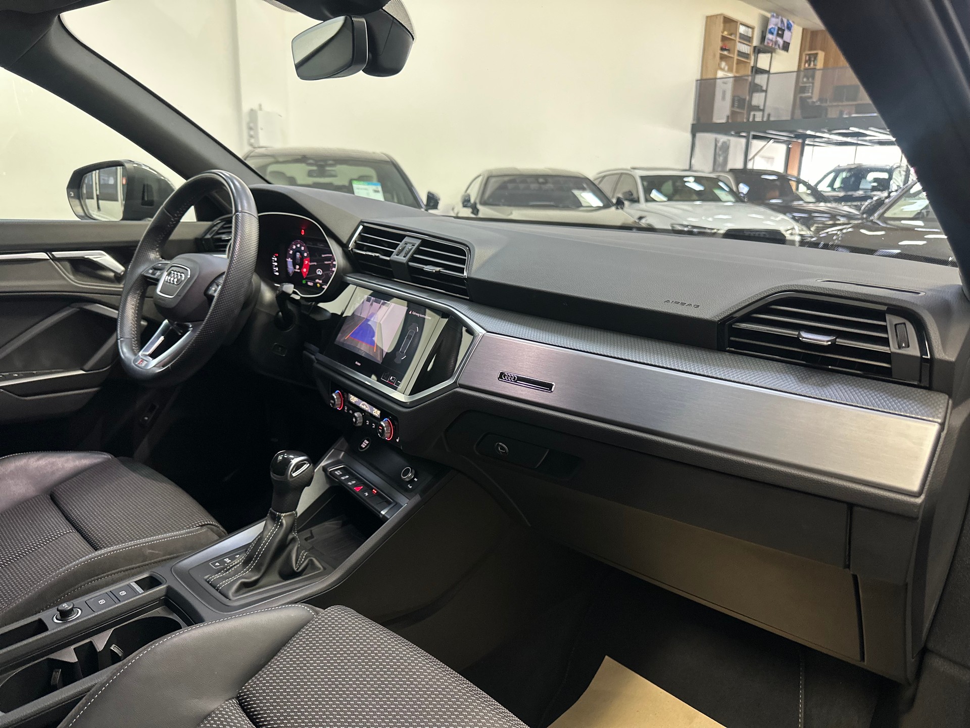 AUDI Q3 Sportback 35 TFSI S line S-tronic-image-9
