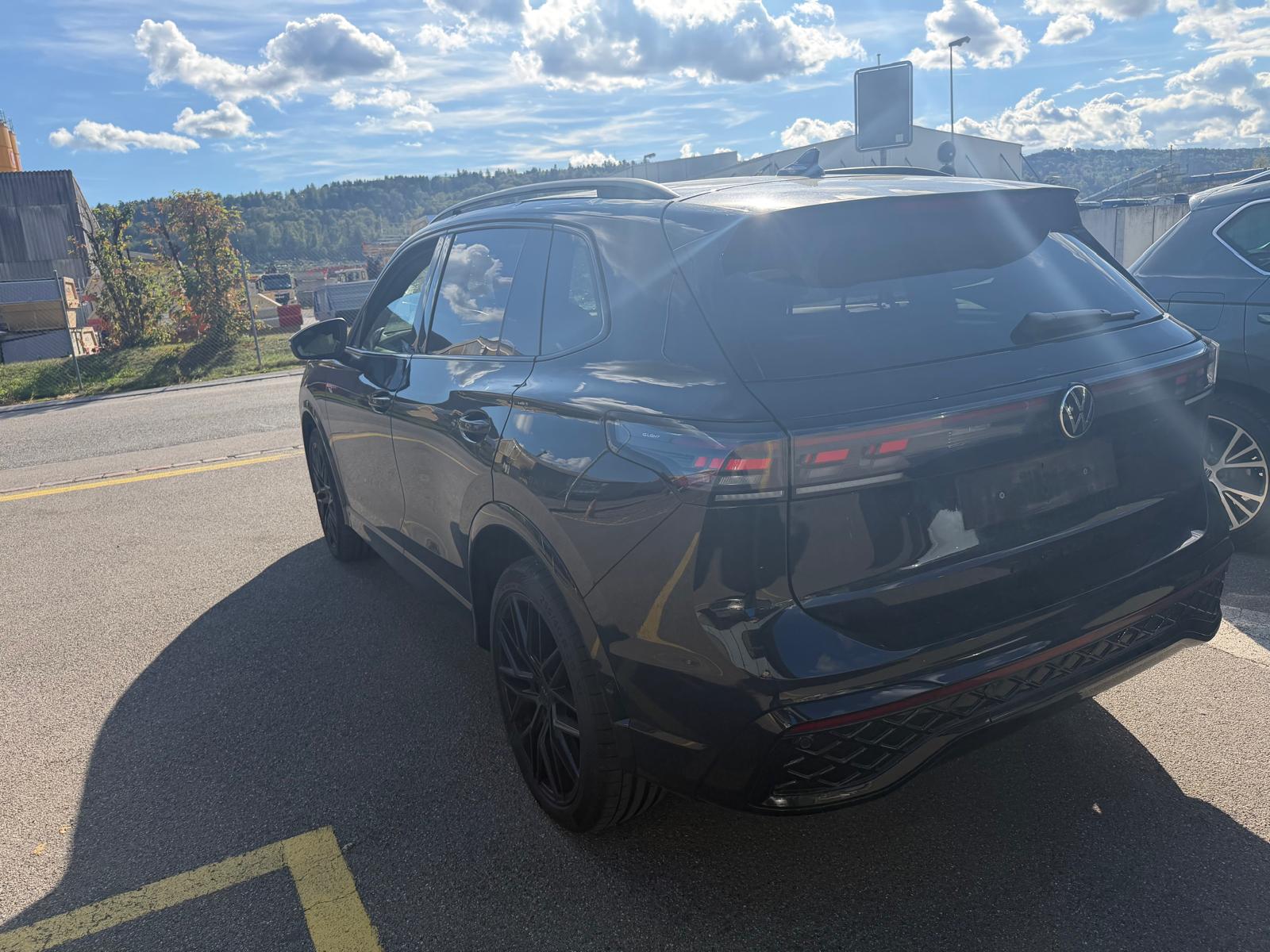 VW Tiguan 2.0 TSI DSG R-Line 4Motion-image-3