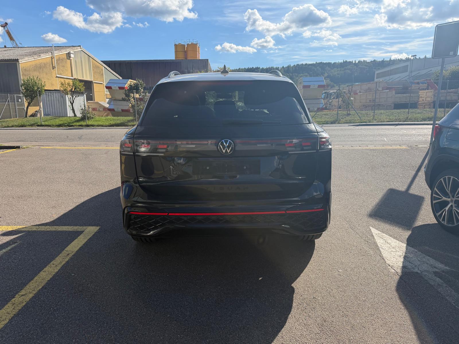 VW Tiguan 2.0 TSI DSG R-Line 4Motion-image-4
