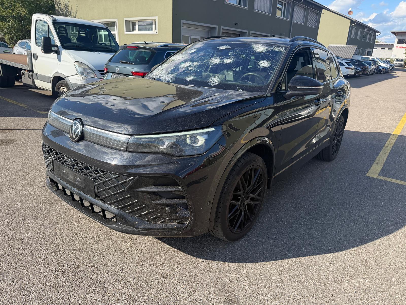 VW Tiguan 2.0 TSI DSG R-Line 4Motion-image-2