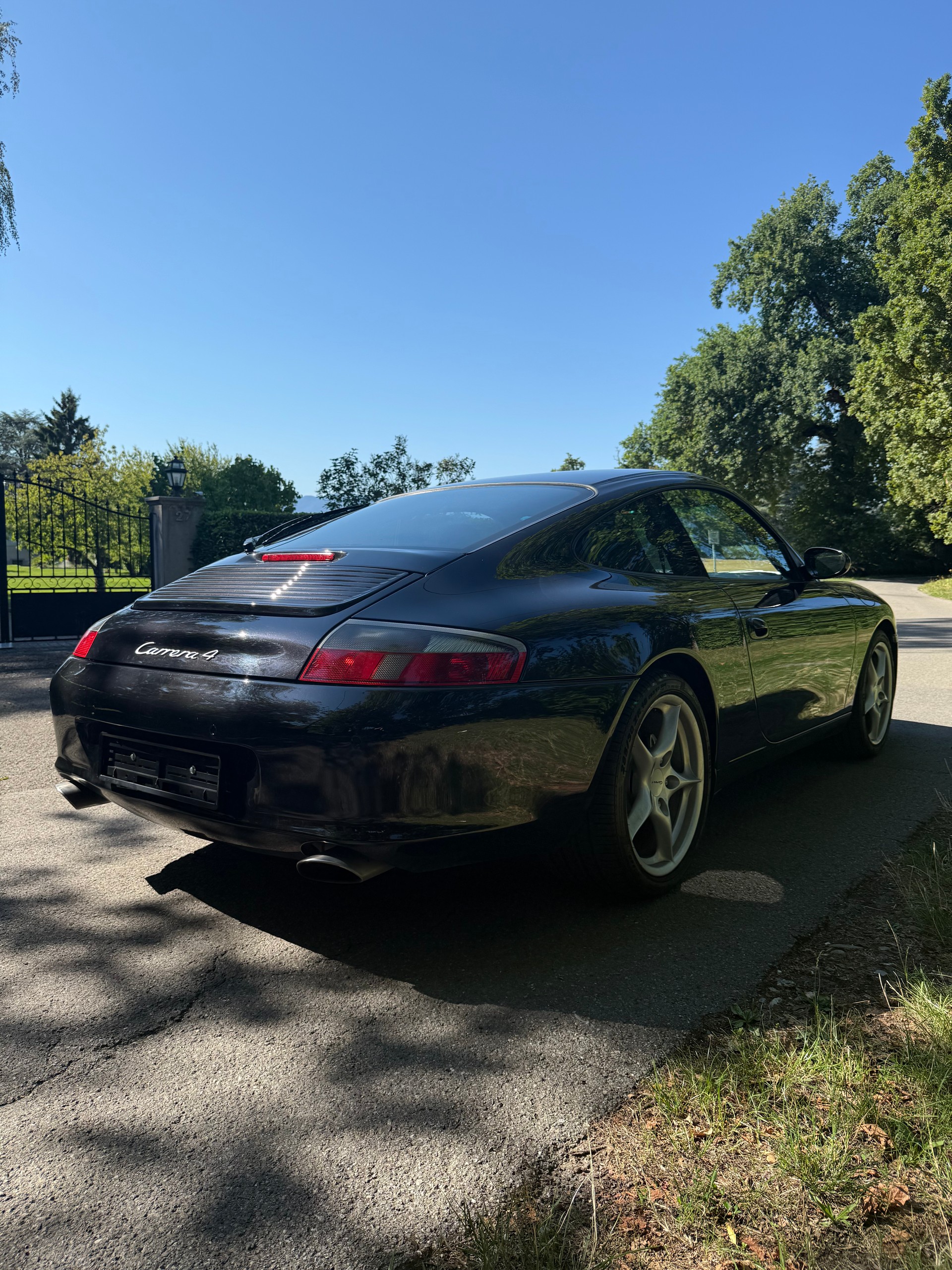 PORSCHE 911 Carrera 4-image-5