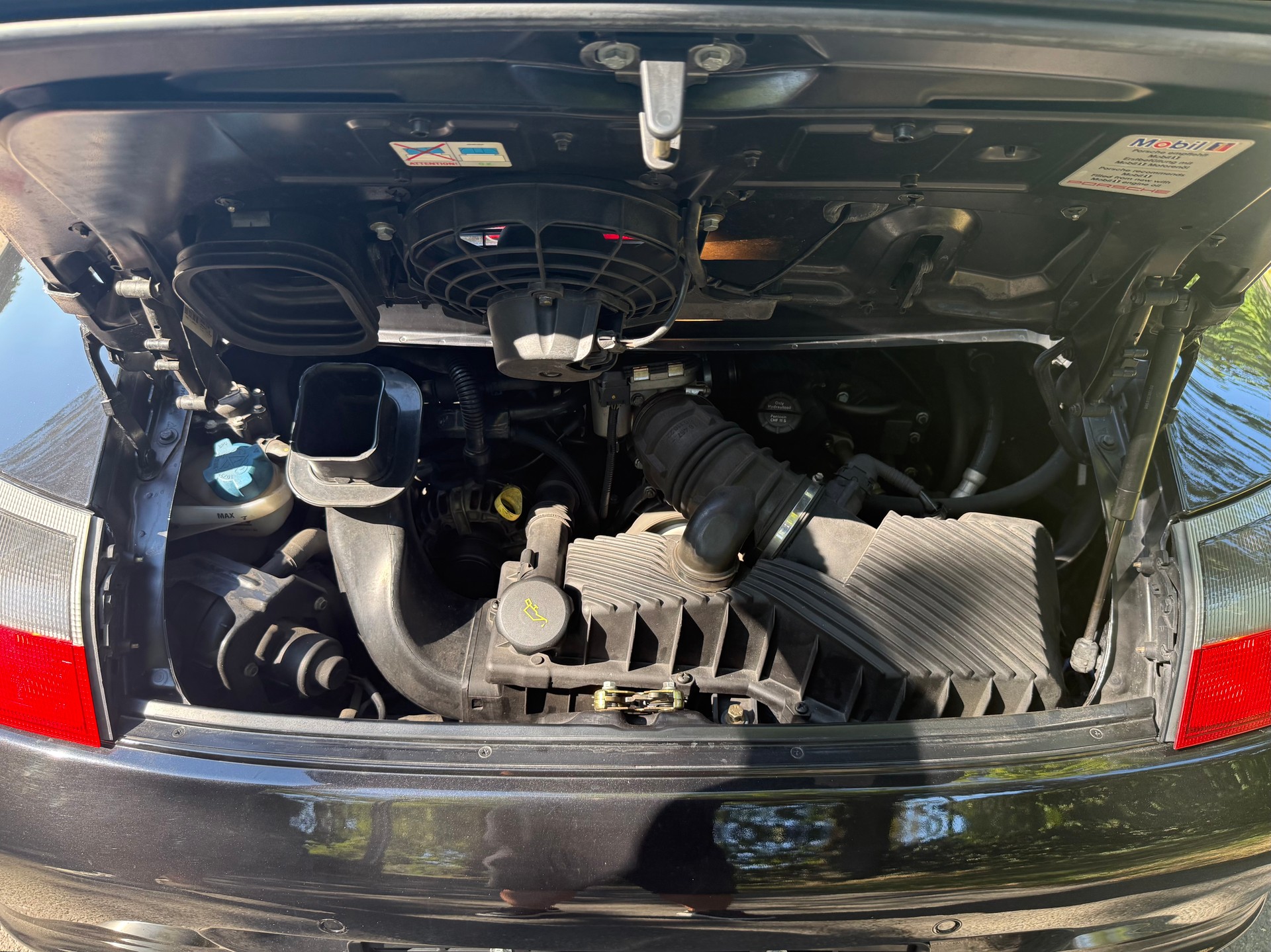 PORSCHE 911 Carrera 4-image-4