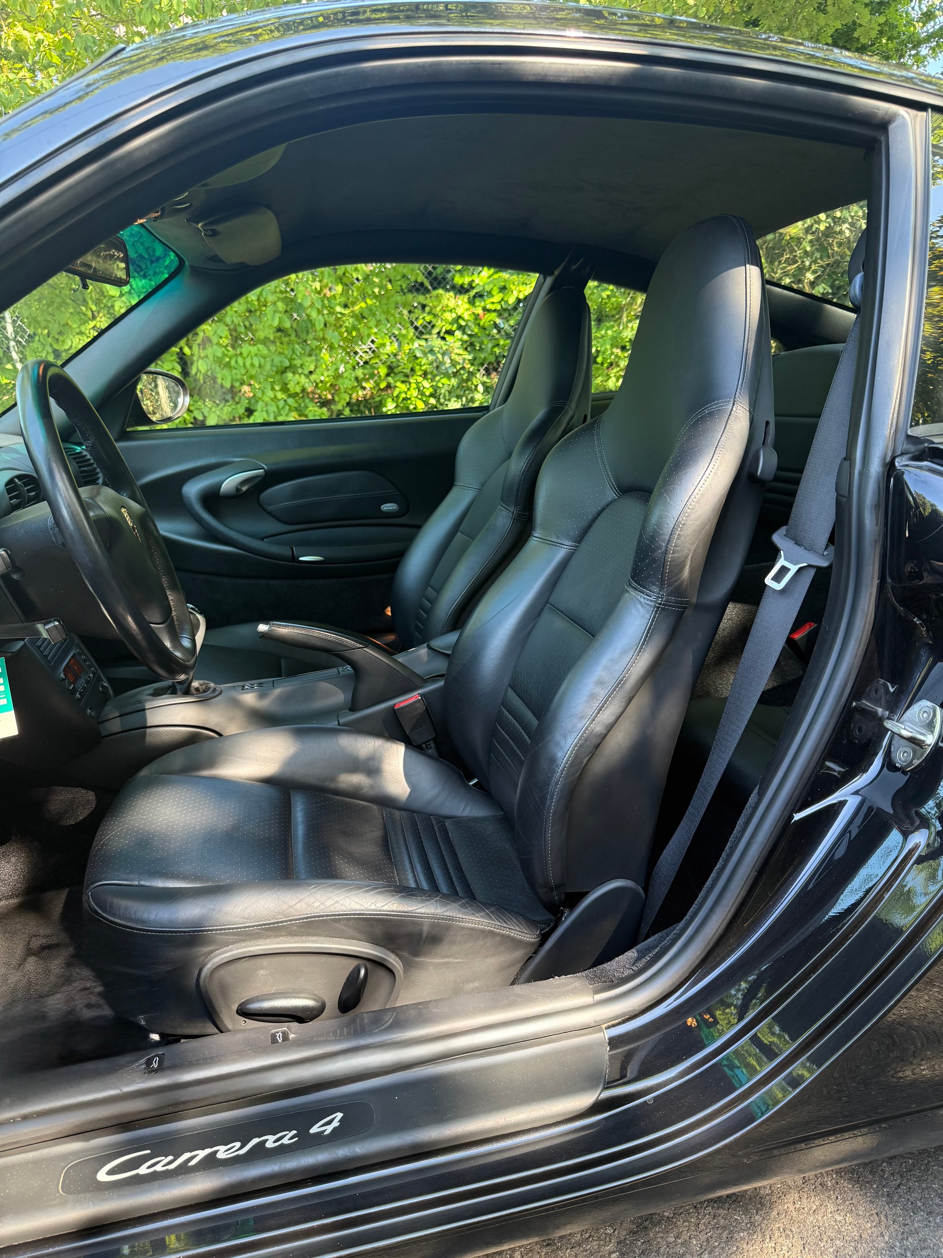 PORSCHE 911 Carrera 4-image-6
