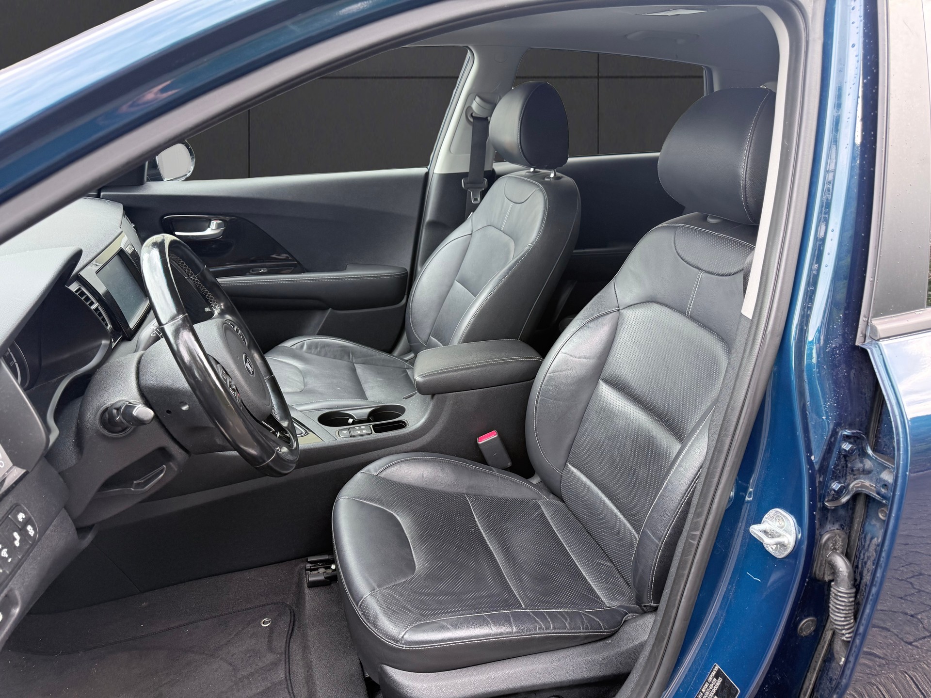 KIA Niro 1.6GDi Hybrid Style DCT-image-7