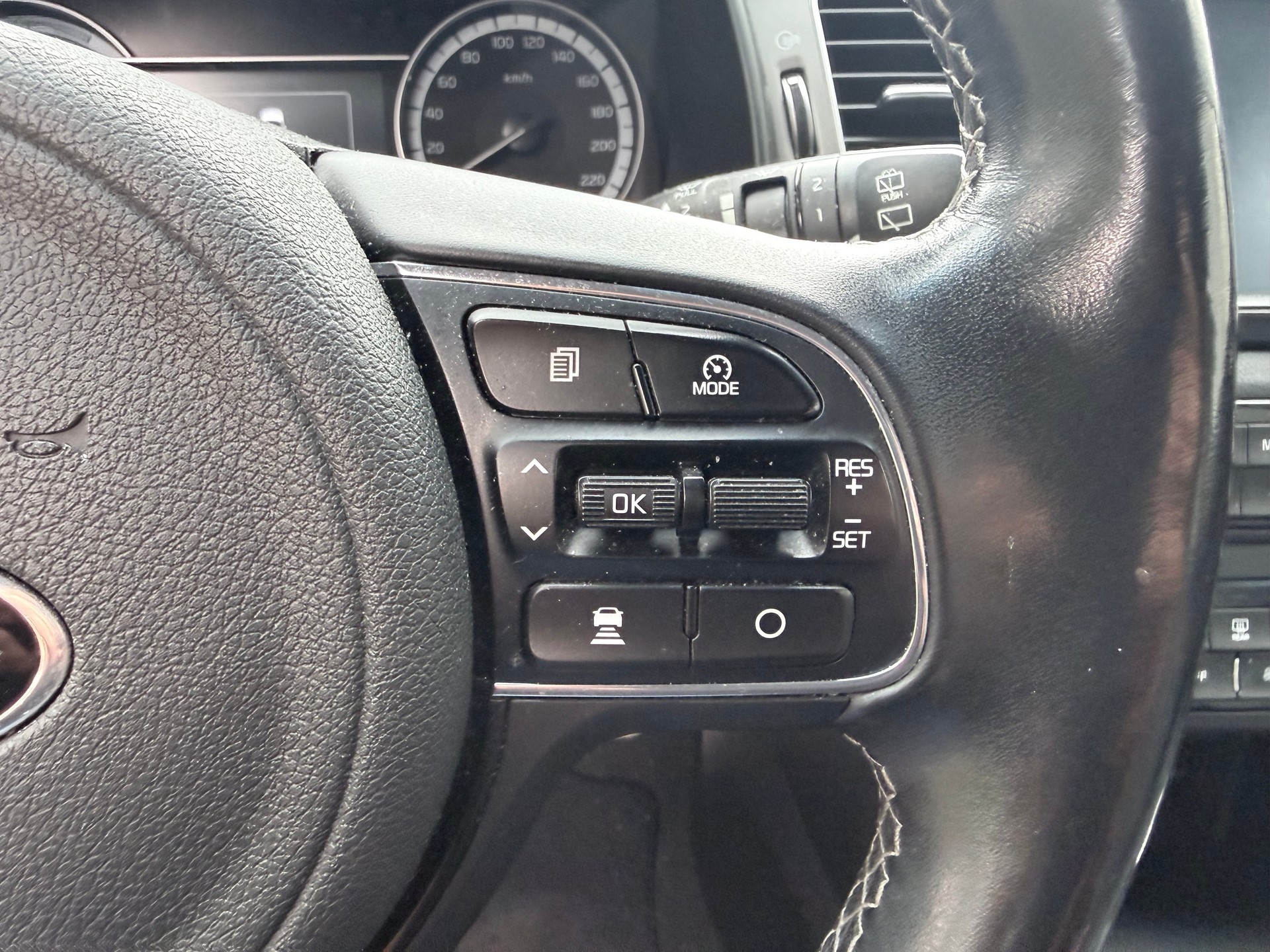 KIA Niro 1.6GDi Hybrid Style DCT-image-12