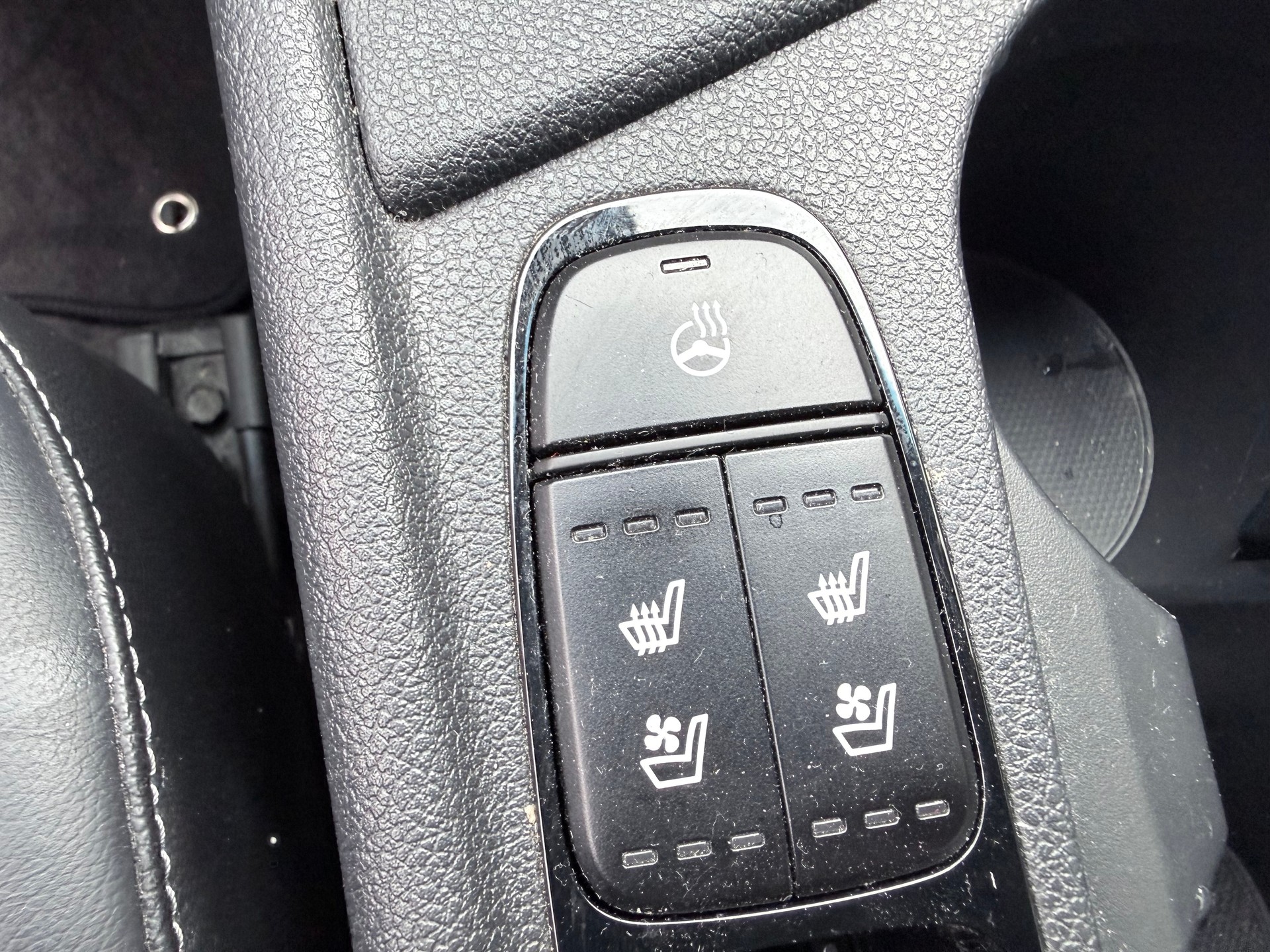 KIA Niro 1.6GDi Hybrid Style DCT-image-14