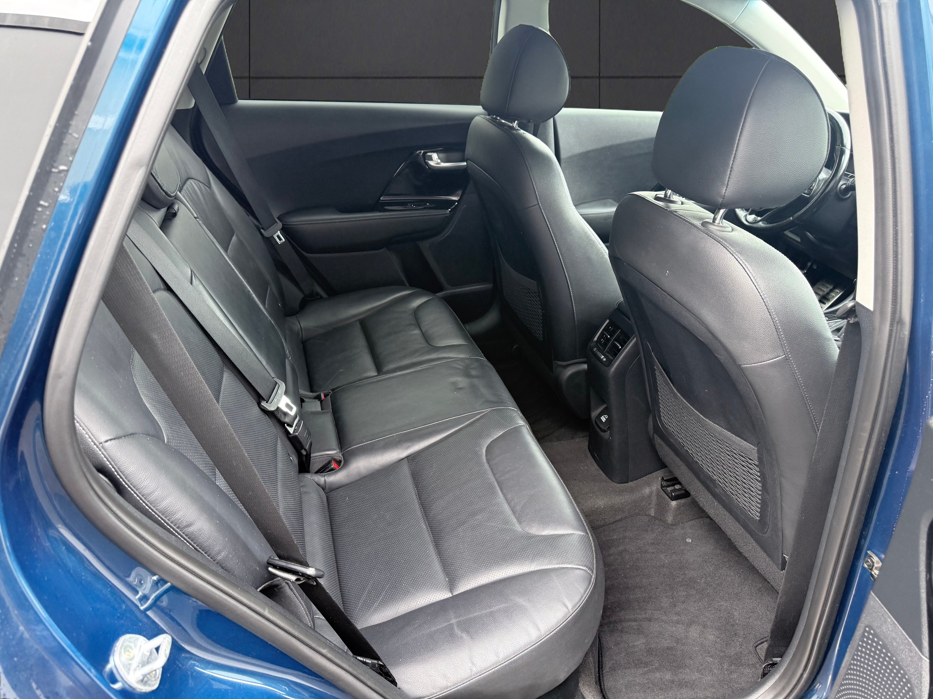 KIA Niro 1.6GDi Hybrid Style DCT-image-9