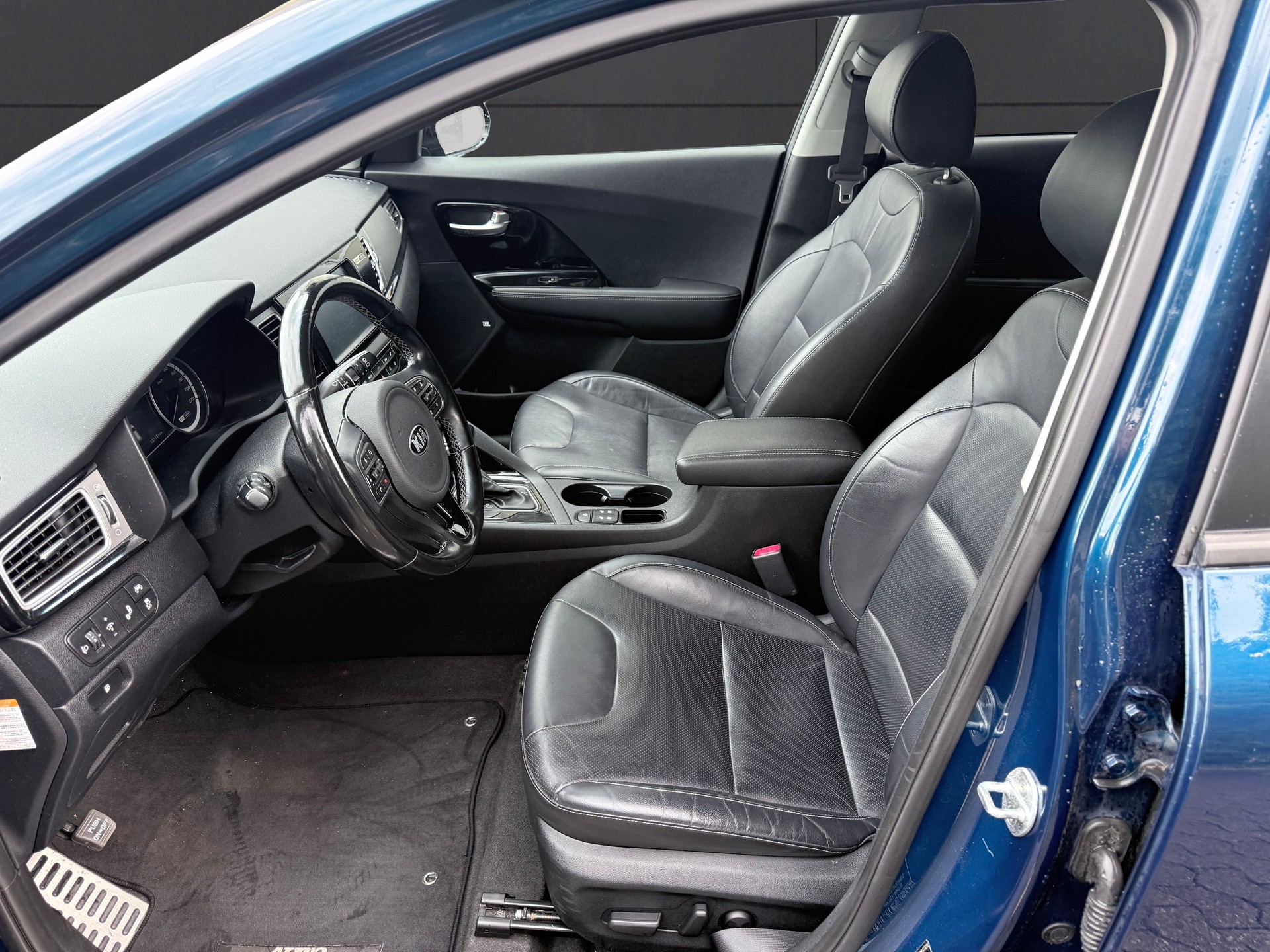 KIA Niro 1.6GDi Hybrid Style DCT-image-6