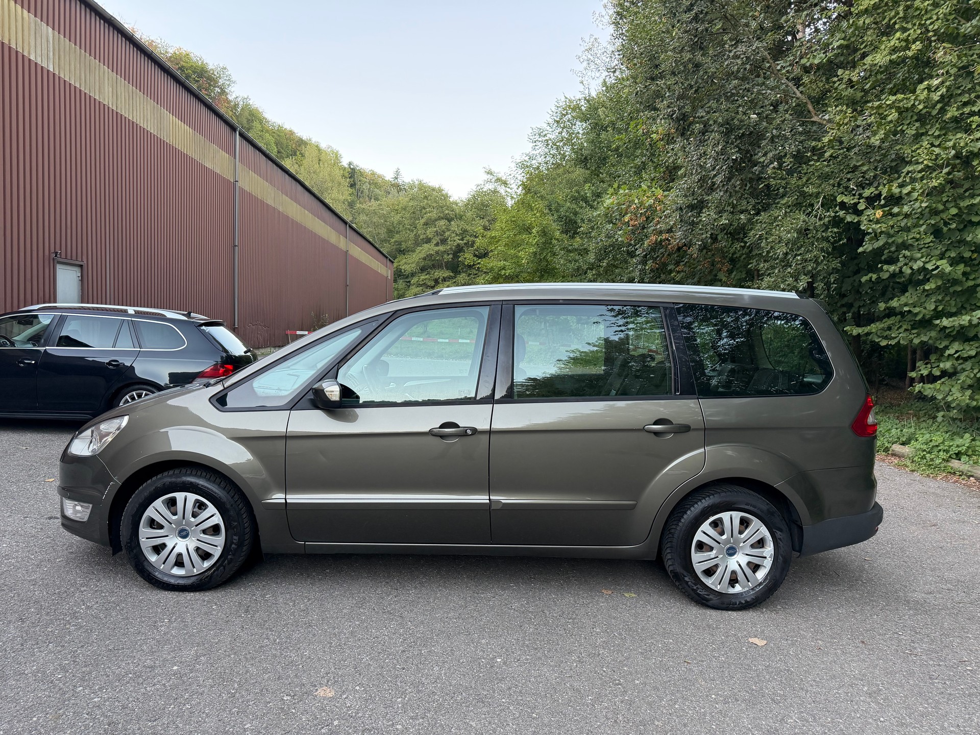 FORD Galaxy 2.0 TDCi KNIE-Edition PowerShift-image-3