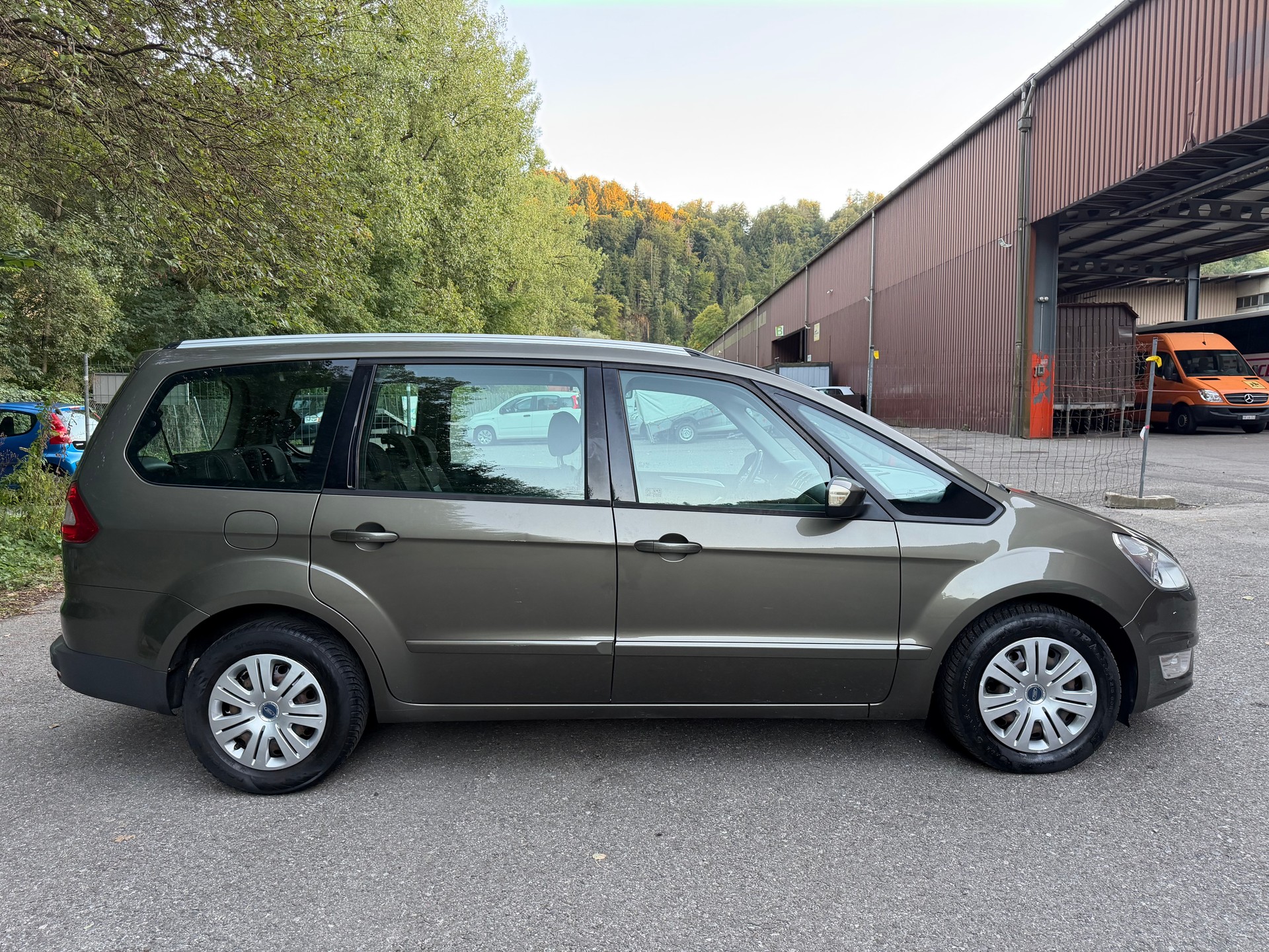 FORD Galaxy 2.0 TDCi KNIE-Edition PowerShift-image-4