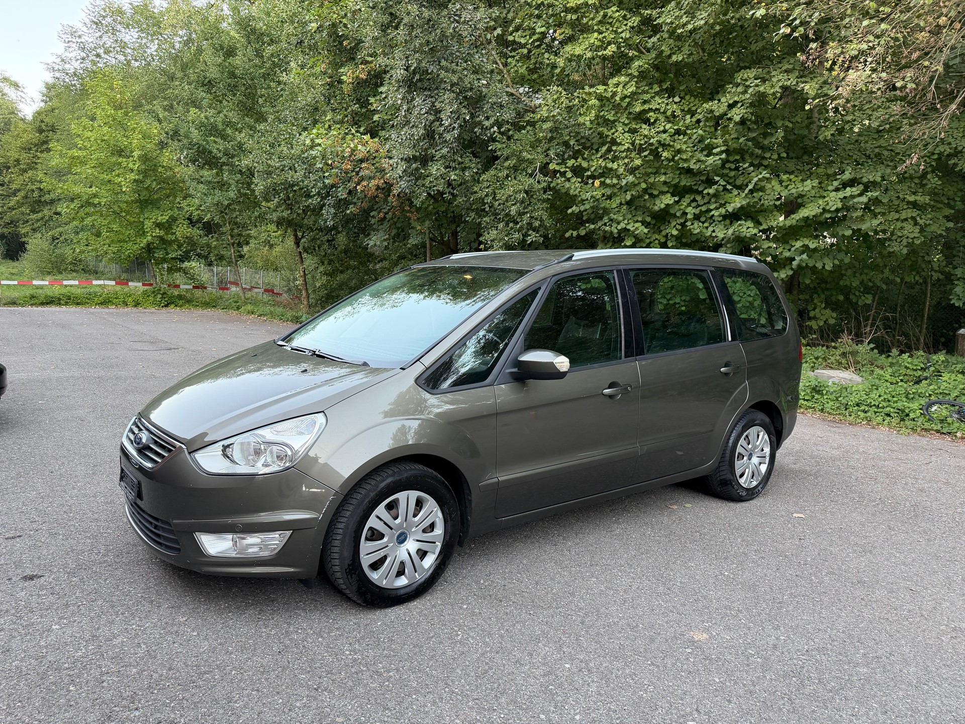 FORD Galaxy 2.0 TDCi KNIE-Edition PowerShift-image-1