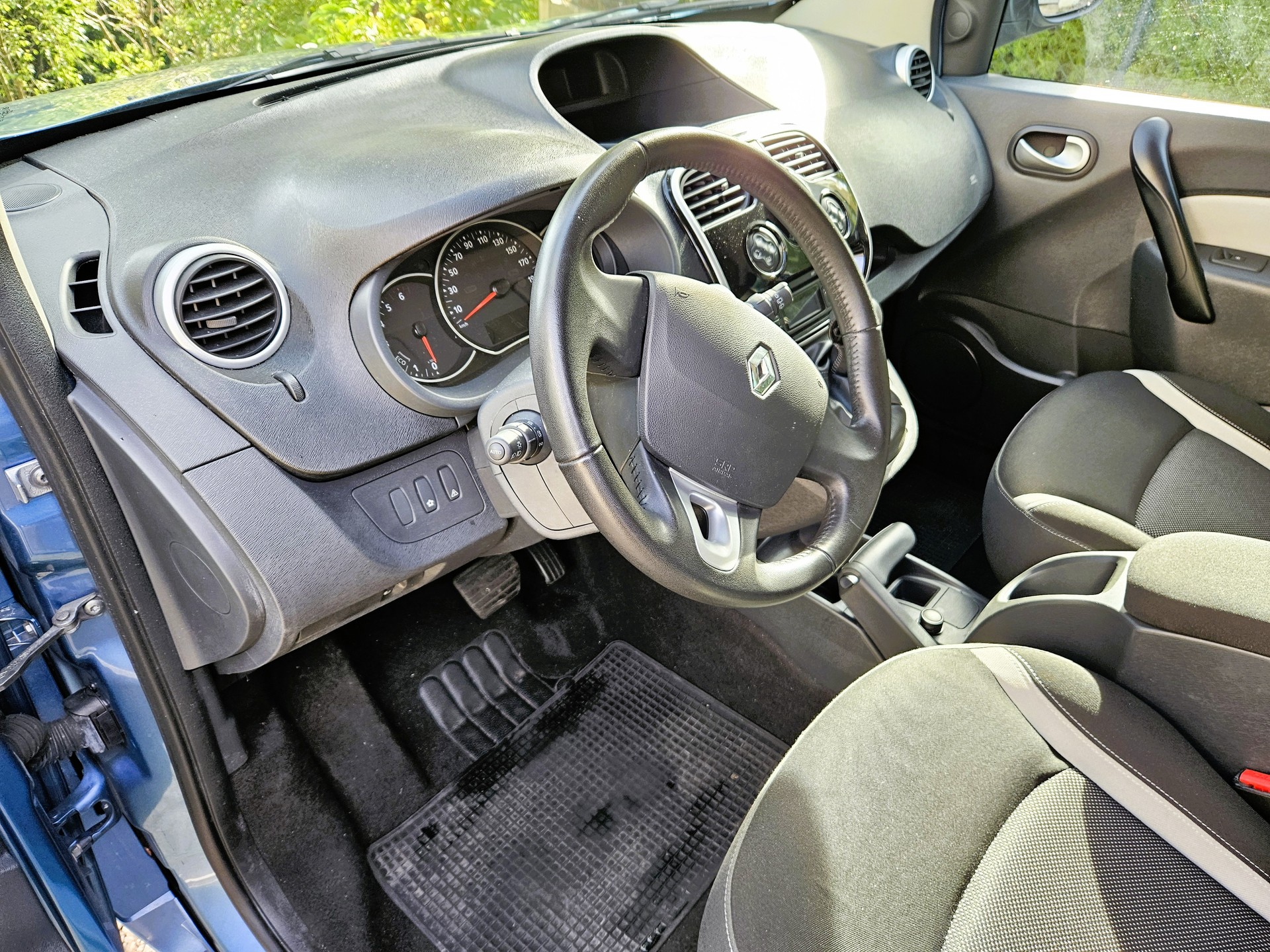 RENAULT 1.6 16V 105 Swiss Edition-image-3