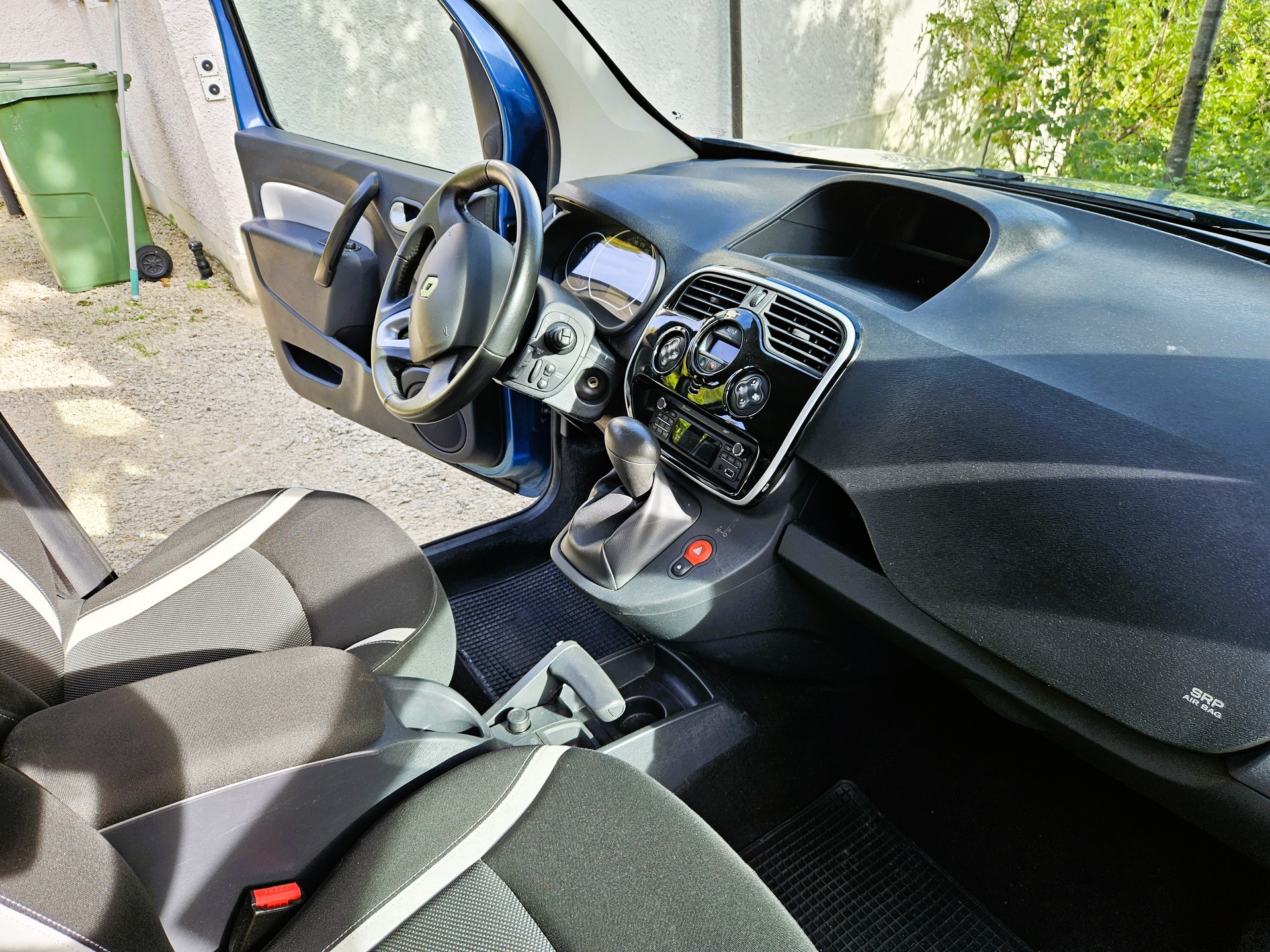 RENAULT 1.6 16V 105 Swiss Edition-image-4