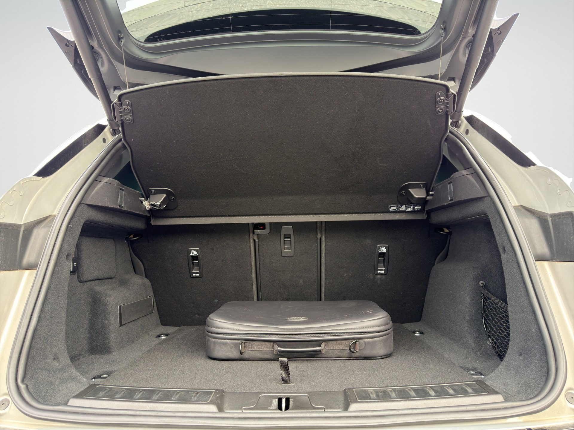 LAND ROVER Range Rover Evoque R-Dynamic P 300e SE AT8-image-13