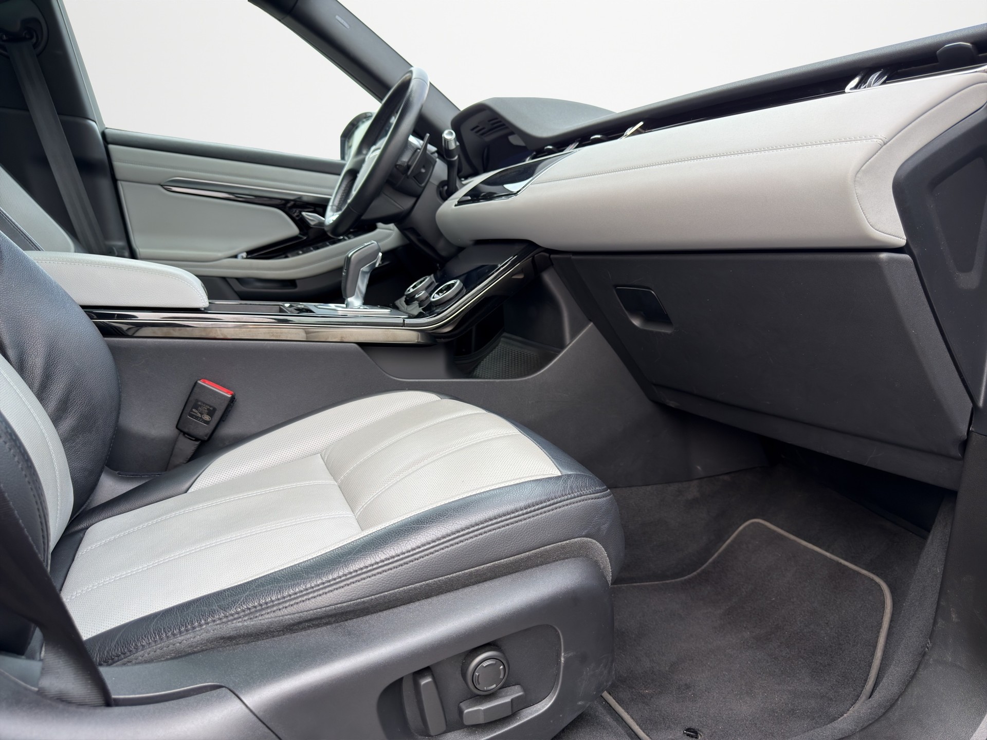LAND ROVER Range Rover Evoque R-Dynamic P 300e SE AT8-image-11