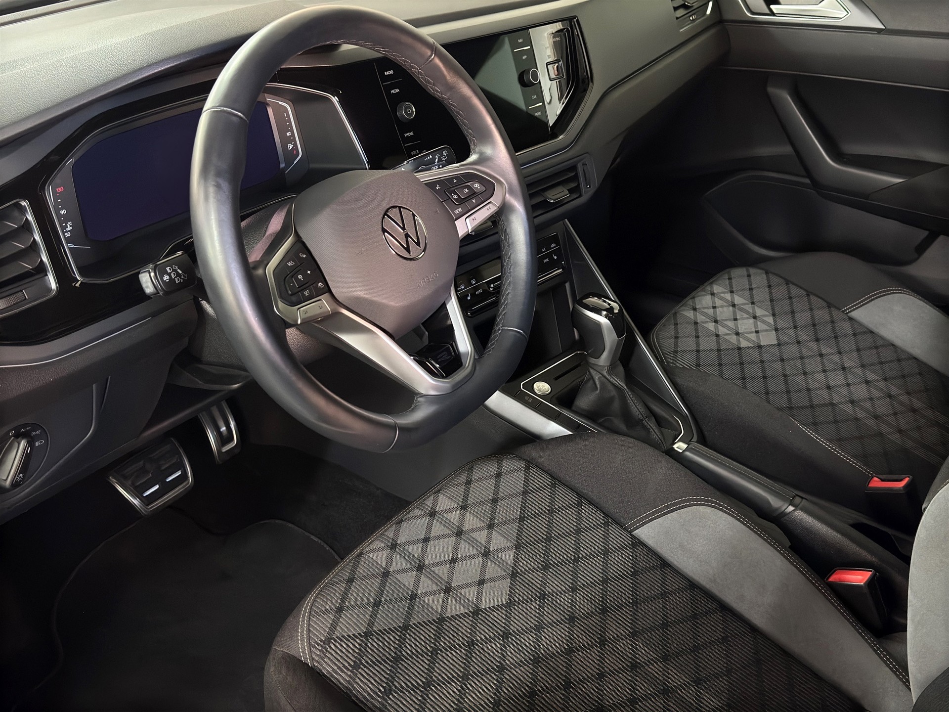 VW Taigo 1.0 TSI R-Line DSG "18"Alu-Navi-RK.-Kamera-Matrix"-image-11