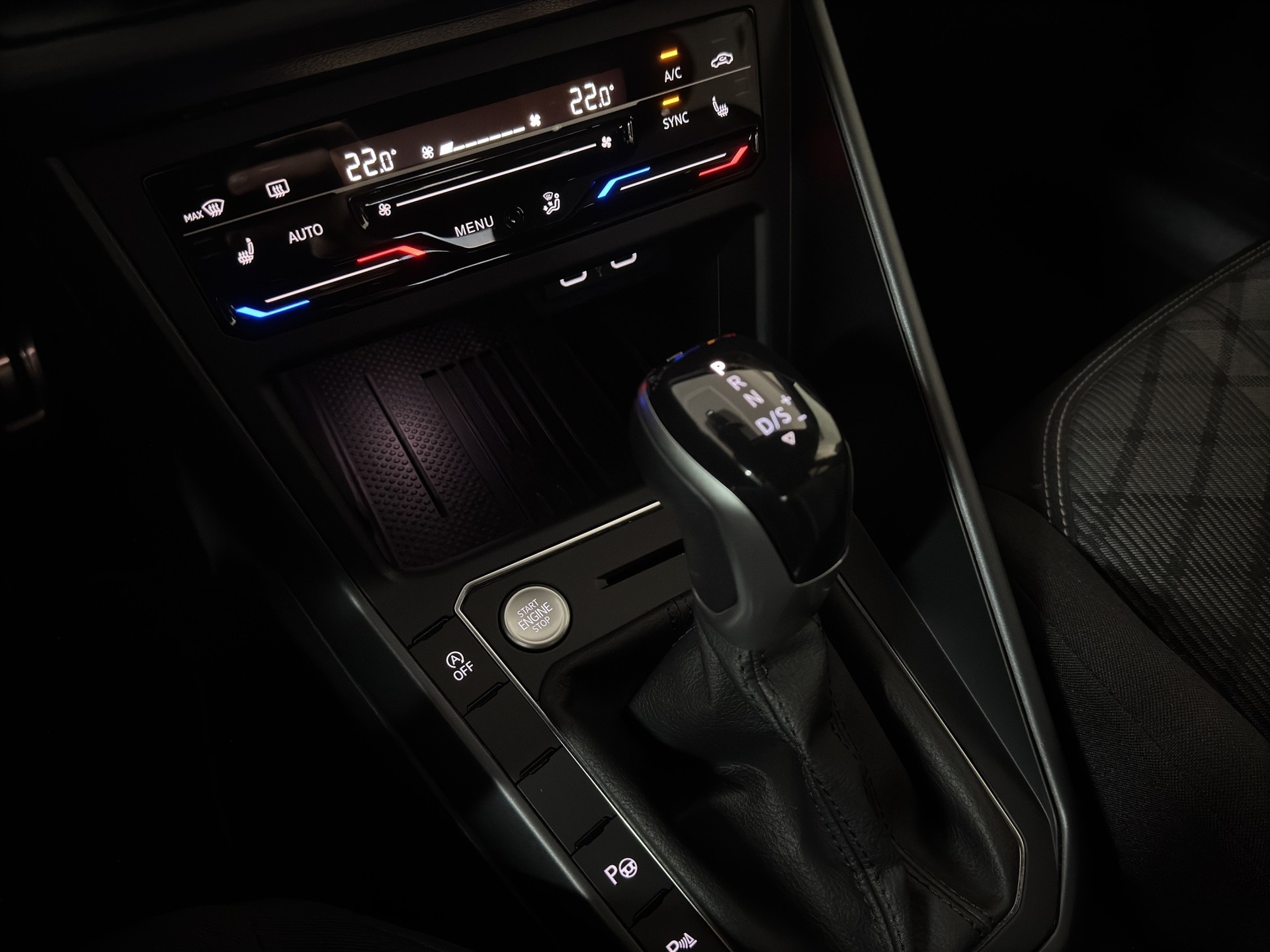 VW Taigo 1.0 TSI R-Line DSG "18"Alu-Navi-RK.-Kamera-Matrix"-image-14