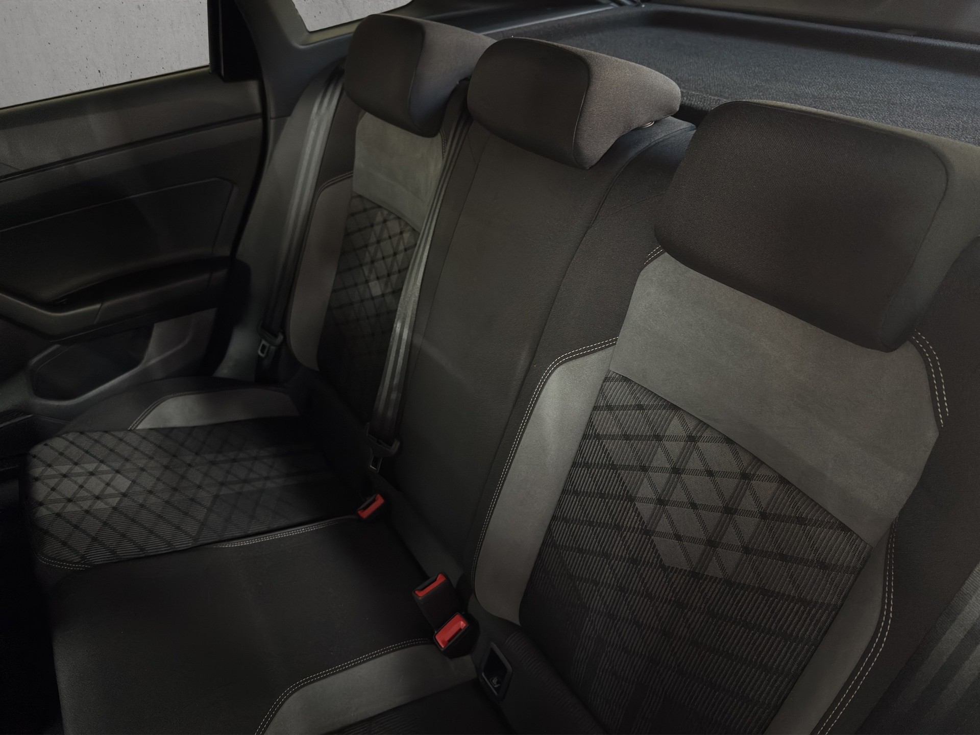 VW Taigo 1.0 TSI R-Line DSG "18"Alu-Navi-RK.-Kamera-Matrix"-image-9