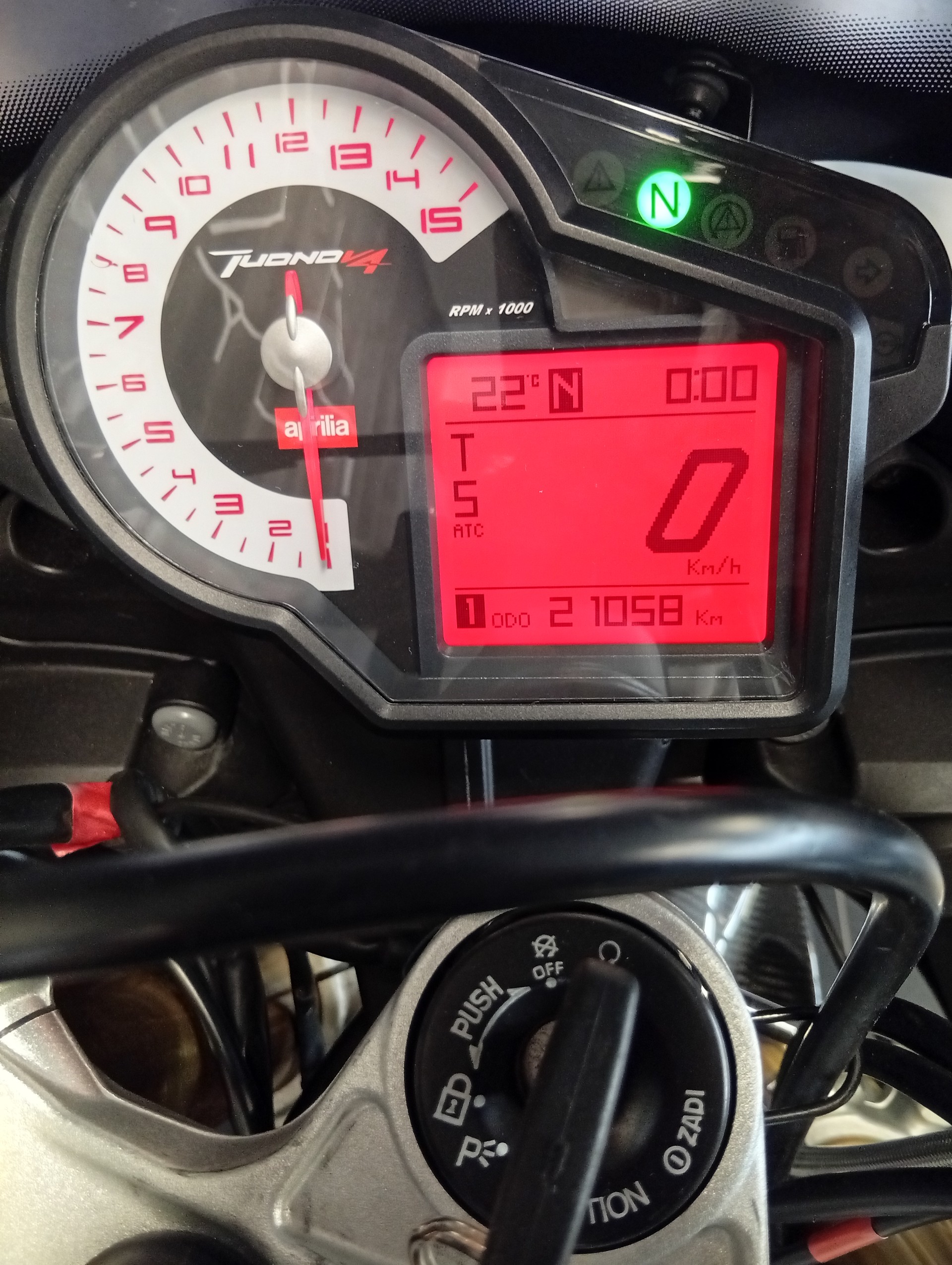 APRILIA Tuono V4 R APRC-showroom-element-3