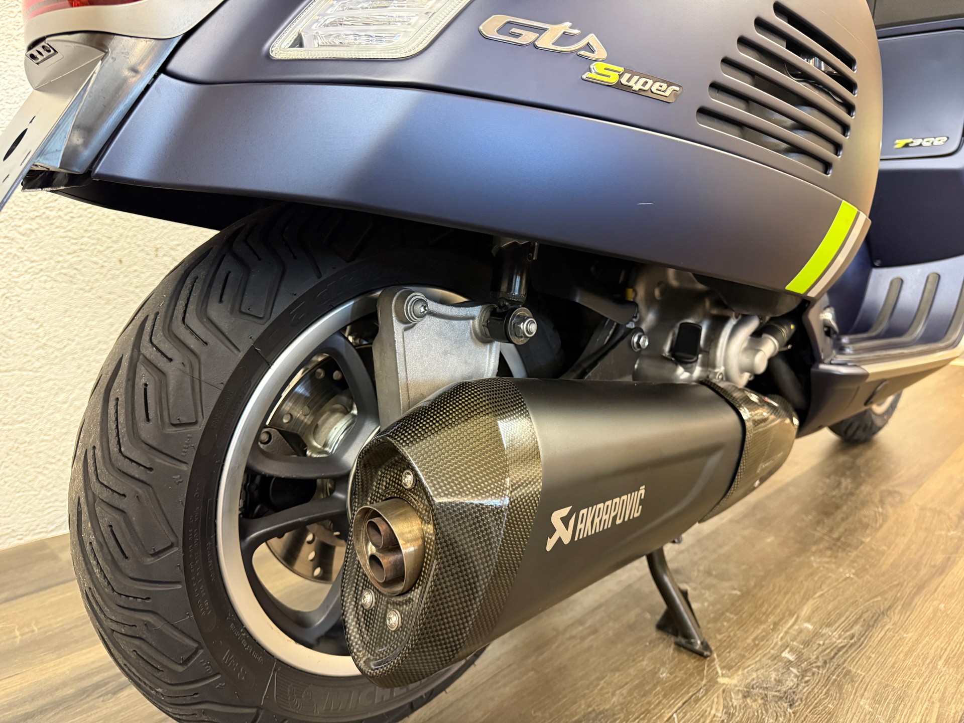PIAGGIO Vespa GTS 300 Super Tech ABS-showroom-element-2