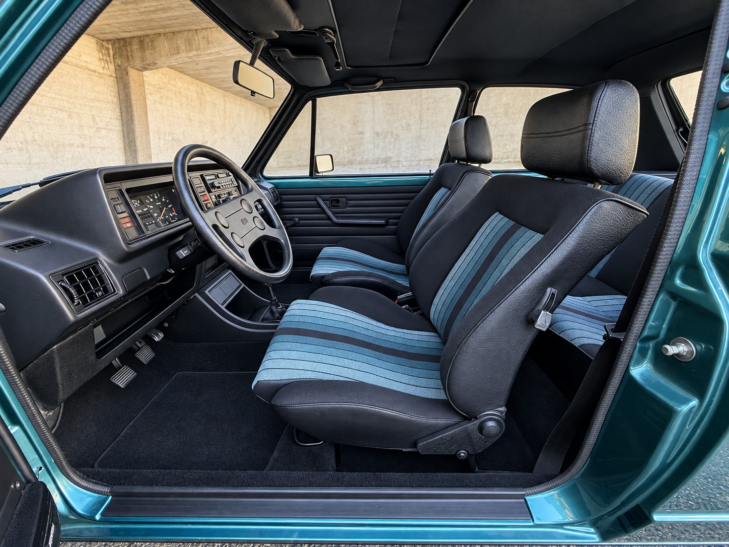 VW Golf 1800 GTI-image-18