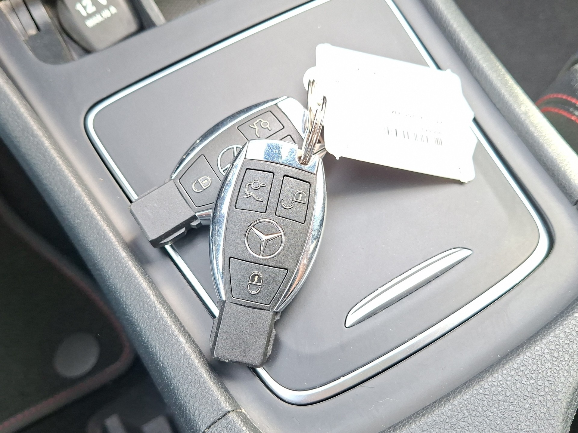 MERCEDES-BENZ GLA 250 AMG Line 4Matic 7G-DCT-image-18