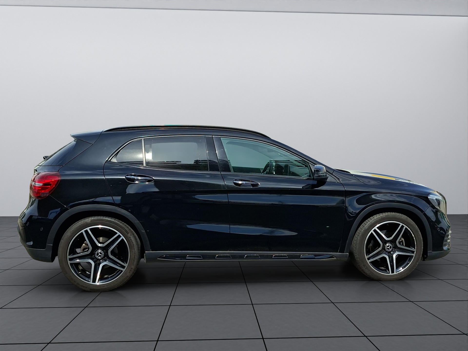 MERCEDES-BENZ GLA 250 AMG Line 4Matic 7G-DCT-image-6