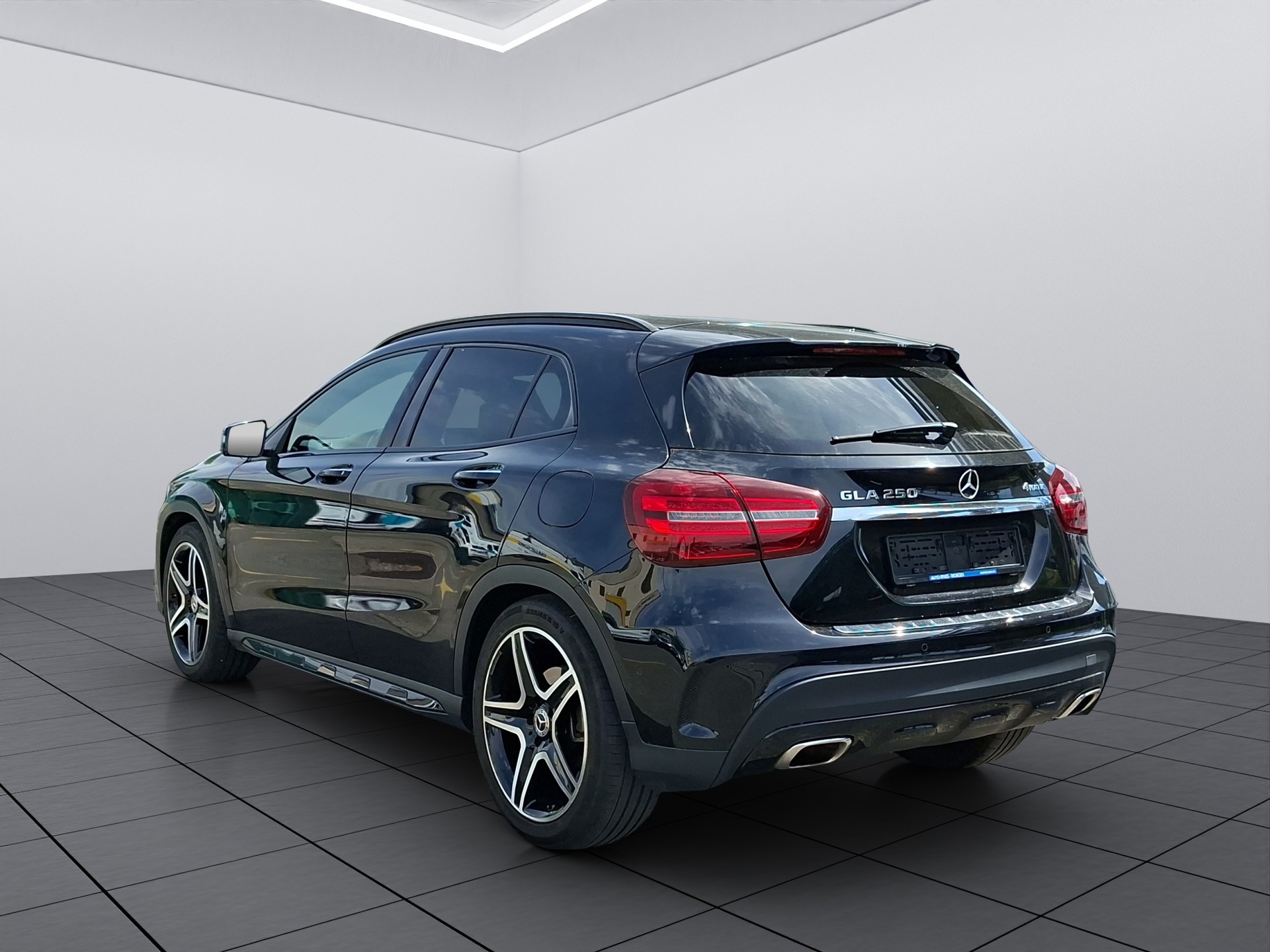 MERCEDES-BENZ GLA 250 AMG Line 4Matic 7G-DCT-image-5