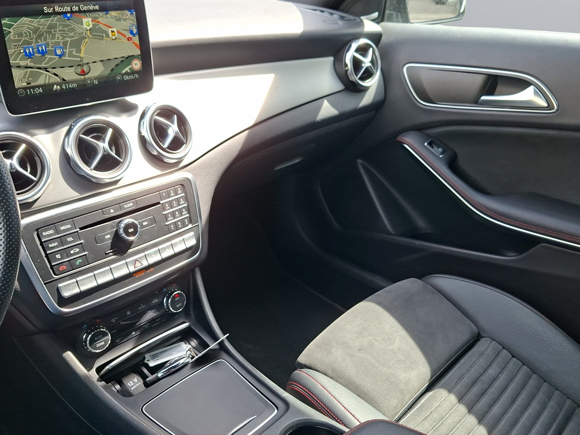 MERCEDES-BENZ GLA 250 AMG Line 4Matic 7G-DCT-image-13