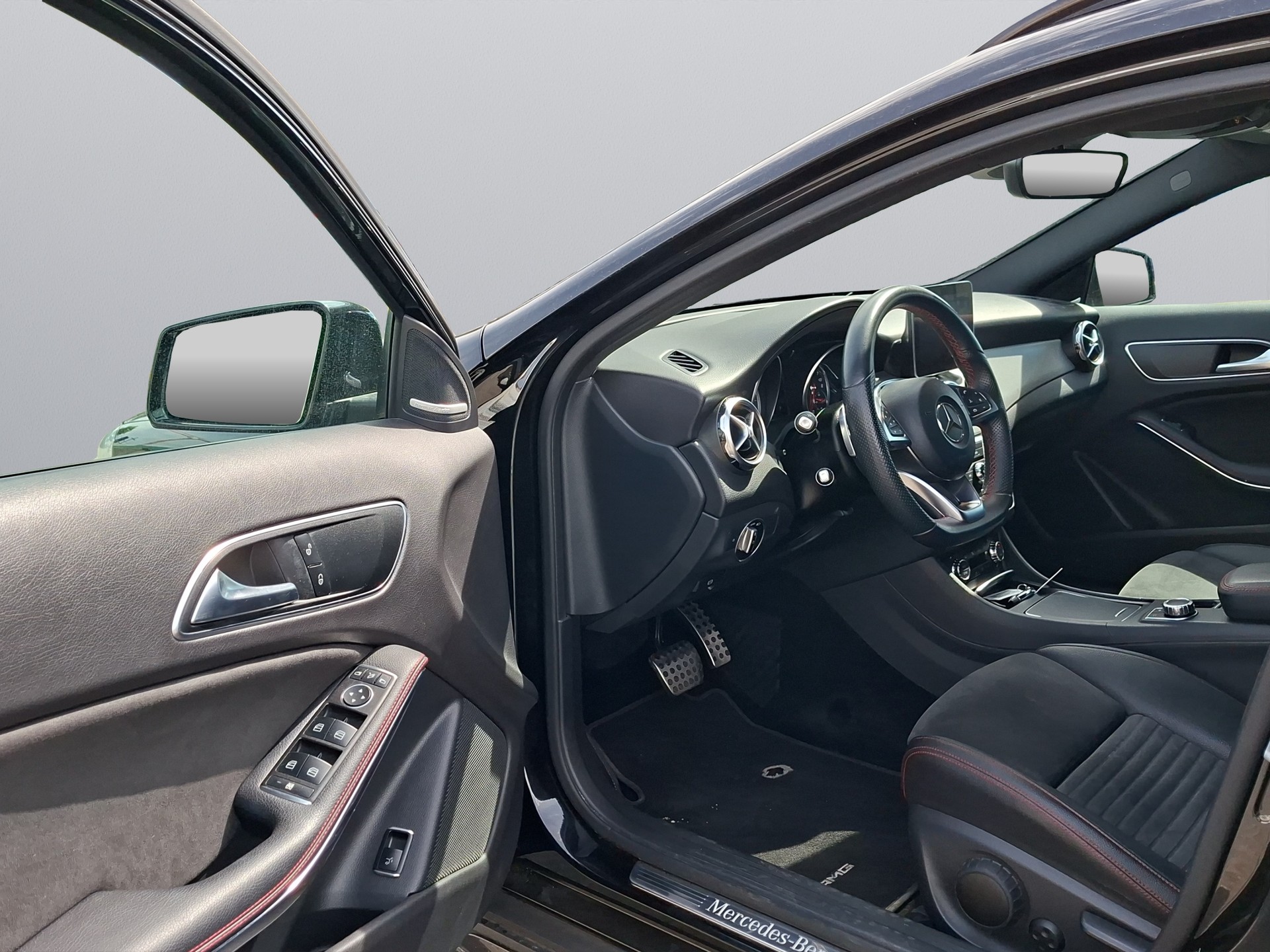 MERCEDES-BENZ GLA 250 AMG Line 4Matic 7G-DCT-image-16
