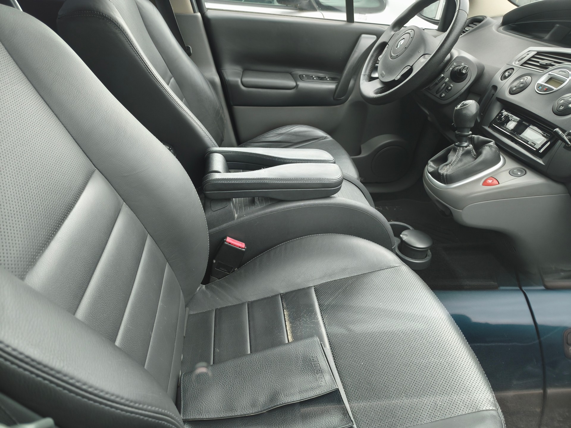 RENAULT Scénic 1.9 dCi Privilège-image-4