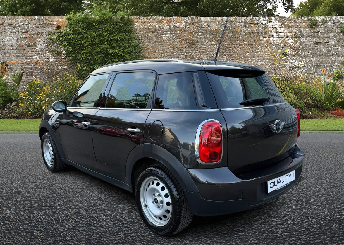MINI Countryman Cooper D FWD Steptronic-image-2