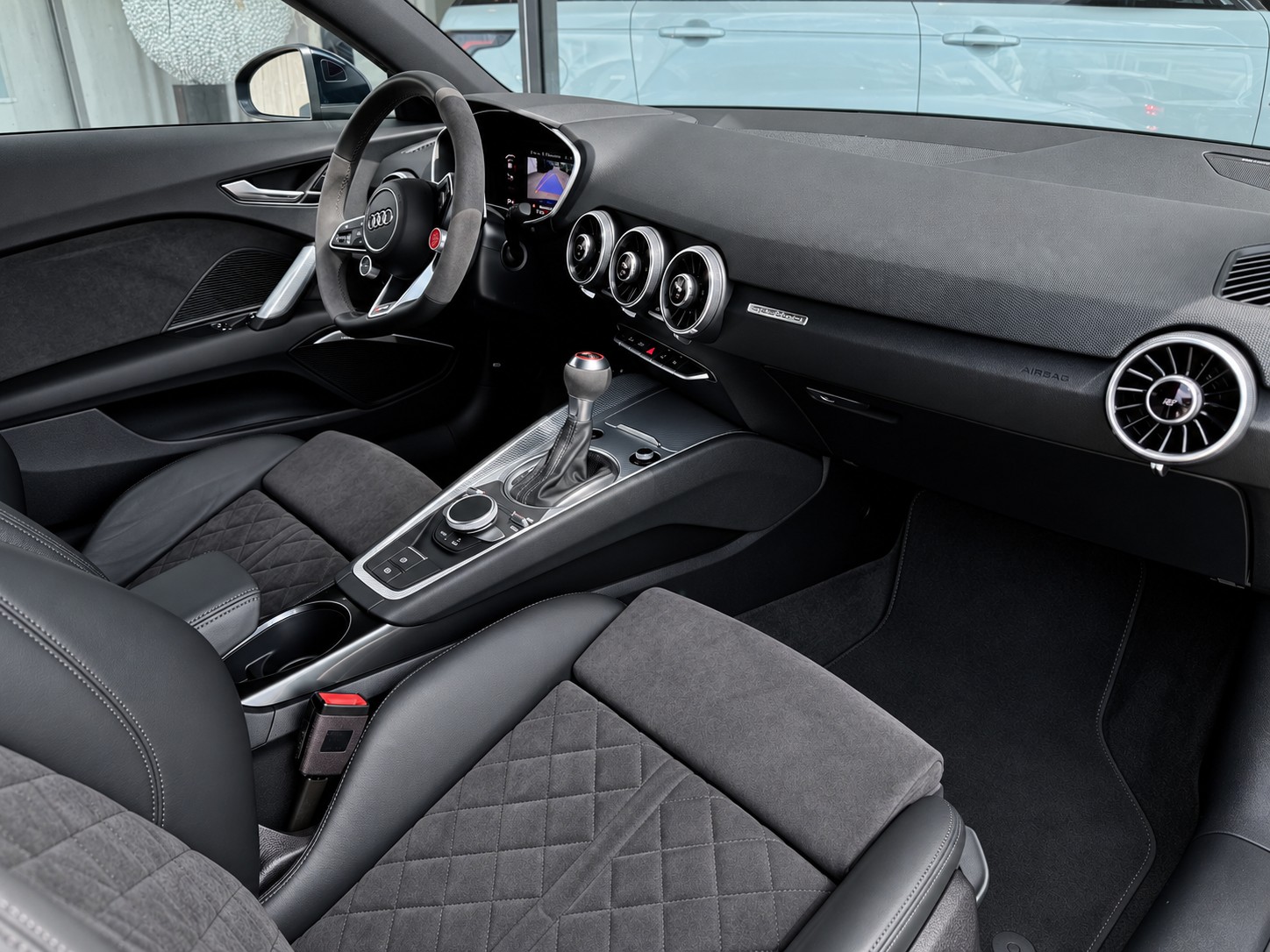 AUDI TT Coupé TTRS quattro S-tronic-image-8