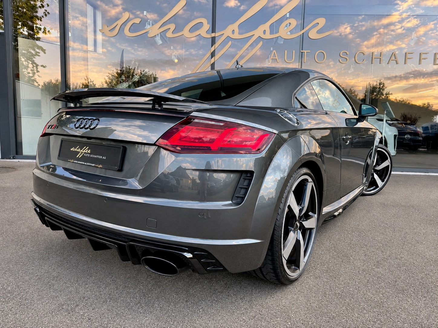 AUDI TT Coupé TTRS quattro S-tronic-image-4