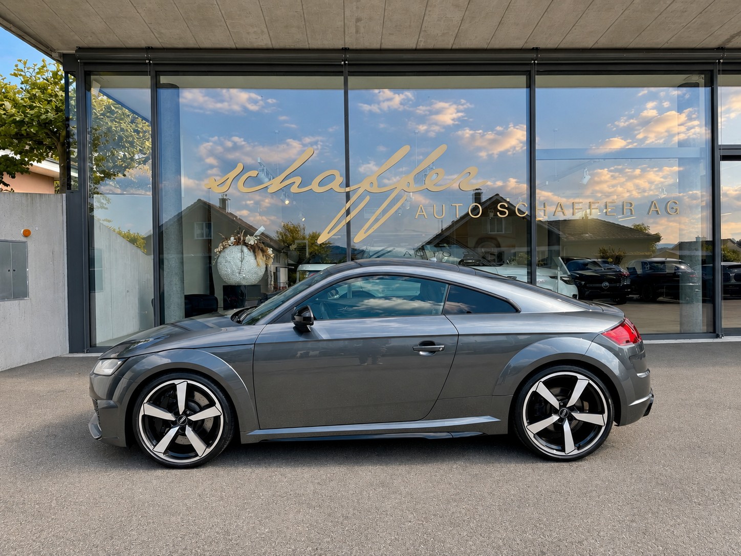 AUDI TT Coupé TTRS quattro S-tronic-image-2