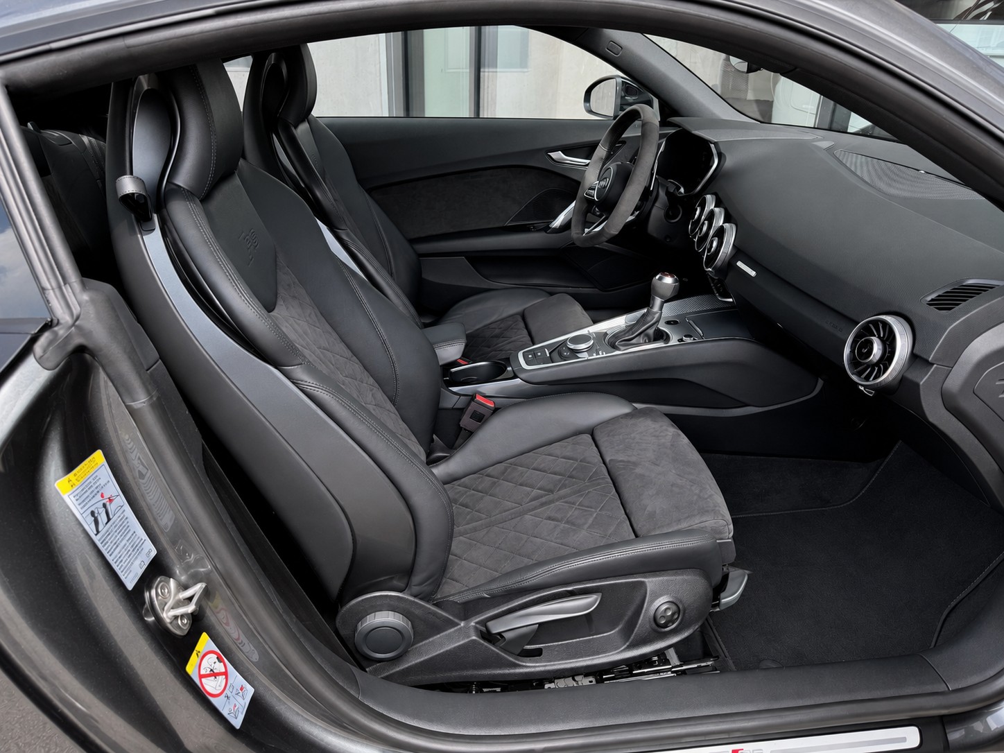 AUDI TT Coupé TTRS quattro S-tronic-image-7
