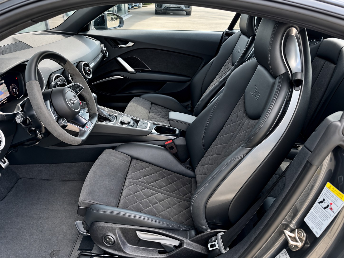 AUDI TT Coupé TTRS quattro S-tronic-image-14
