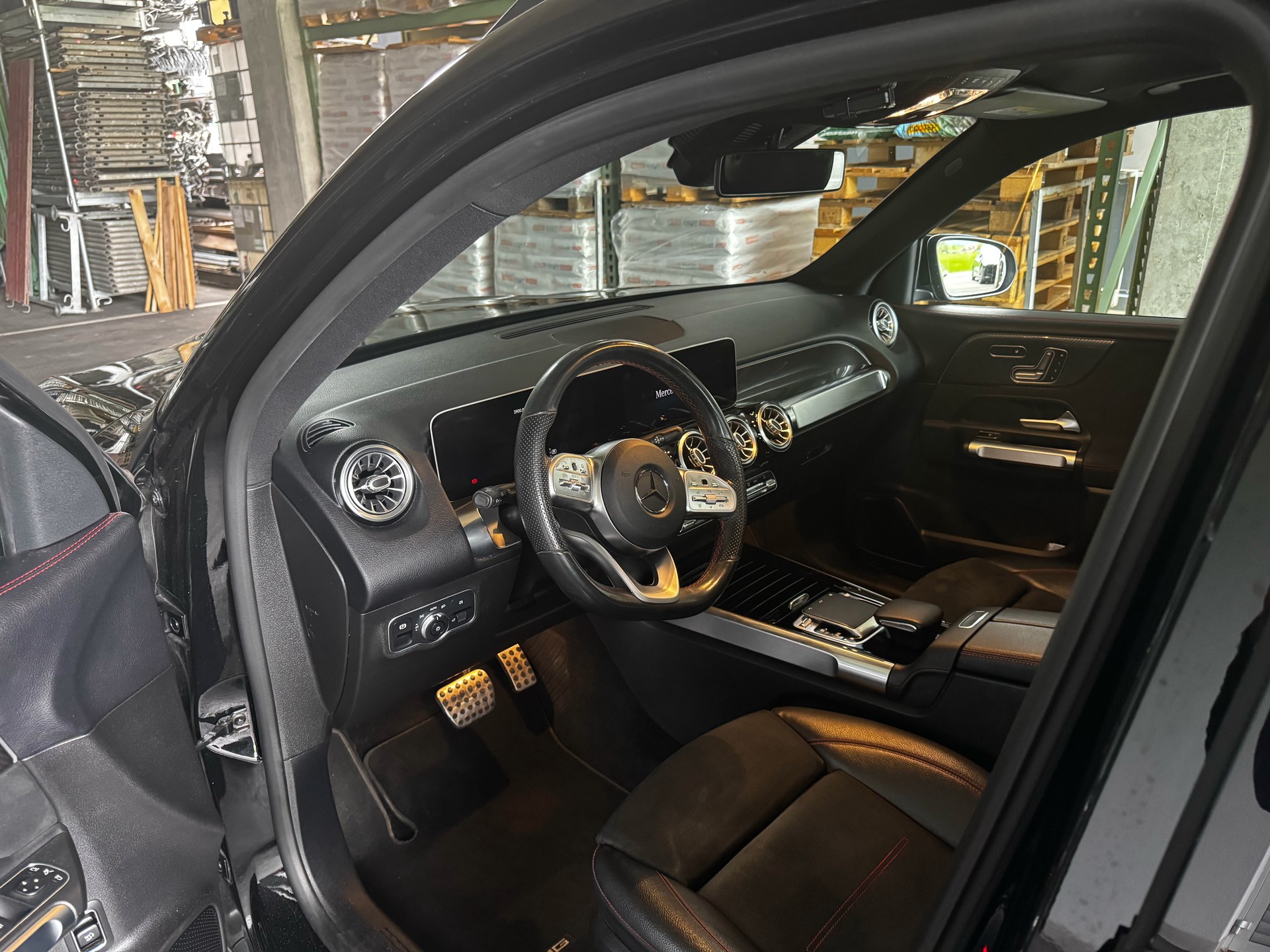 MERCEDES-BENZ GLB 250 AMG Line 4matic-image-3