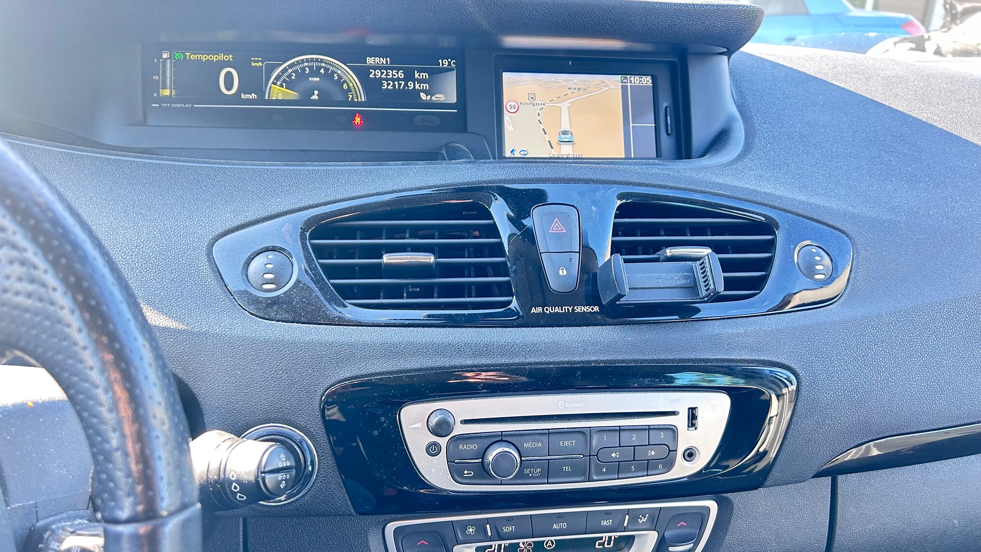 RENAULT Grand Scénic 1.2 16V Turbo Bose Edition-image-12