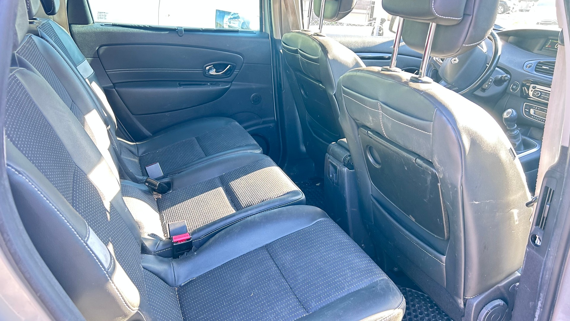 RENAULT Grand Scénic 1.2 16V Turbo Bose Edition-image-8