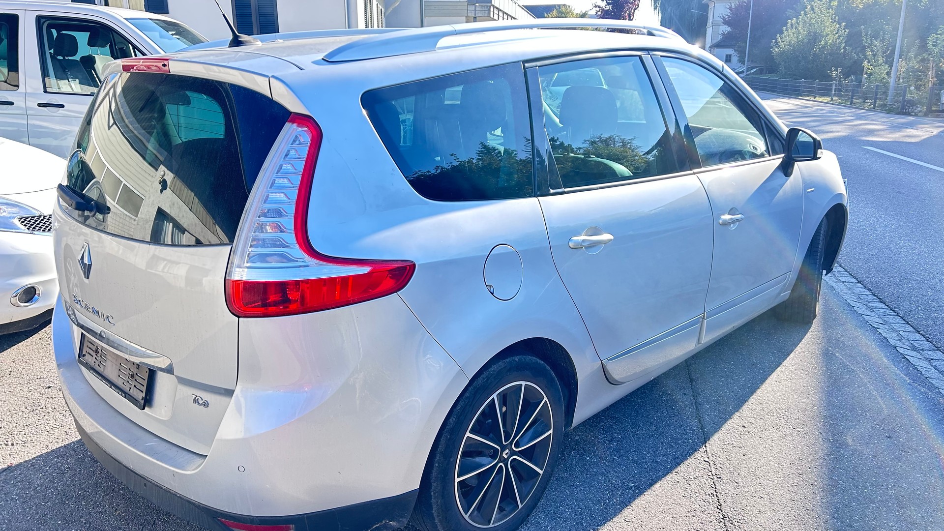 RENAULT Grand Scénic 1.2 16V Turbo Bose Edition-image-6