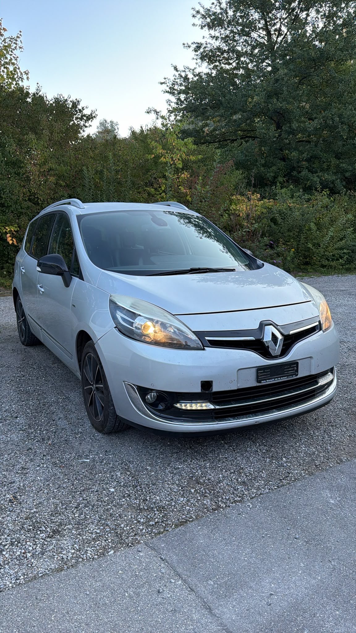 RENAULT Grand Scénic 1.2 16V Turbo Bose Edition-image-2