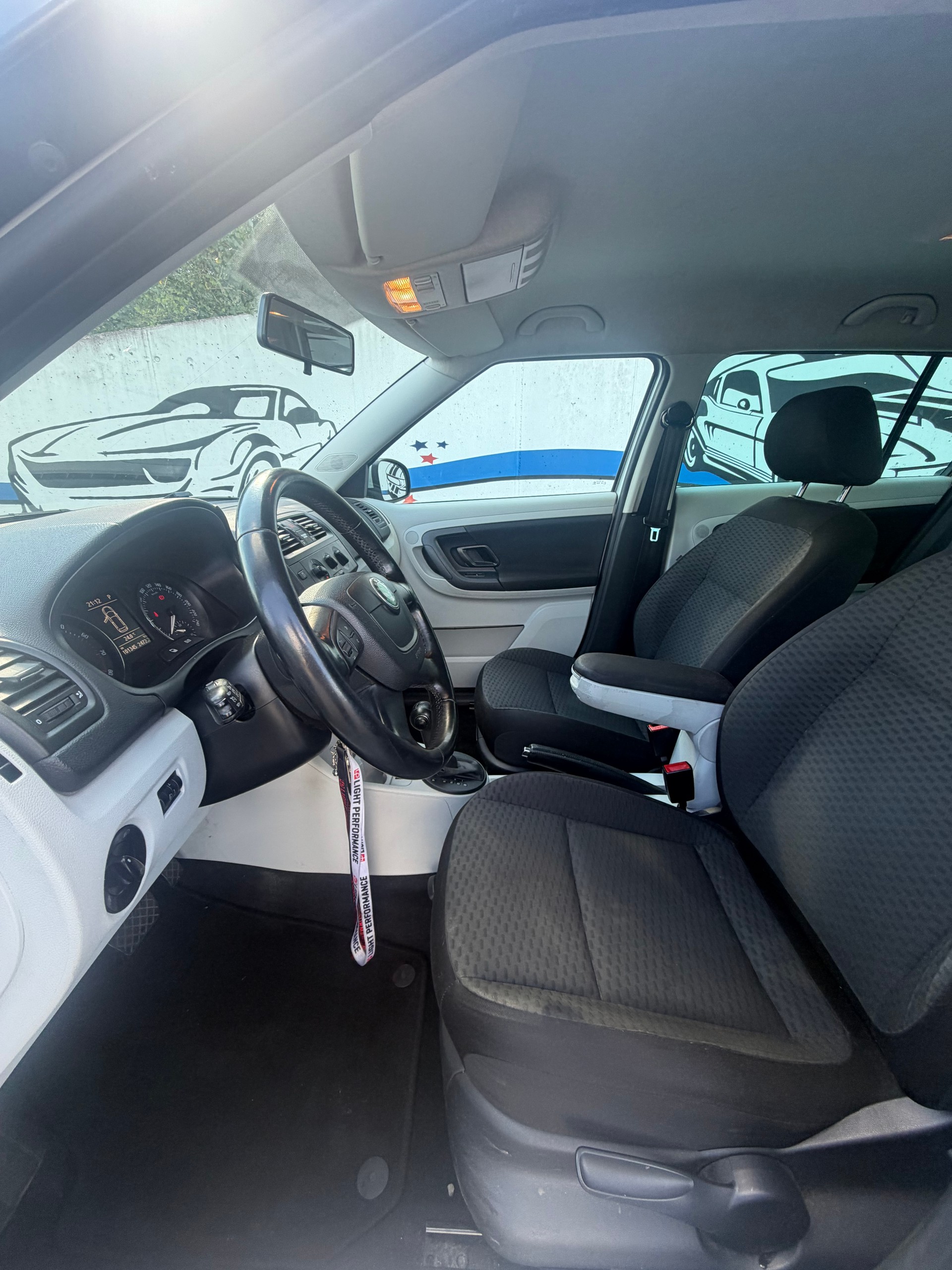 SKODA Fabia 1.2 TSI Ambiente DSG-image-4