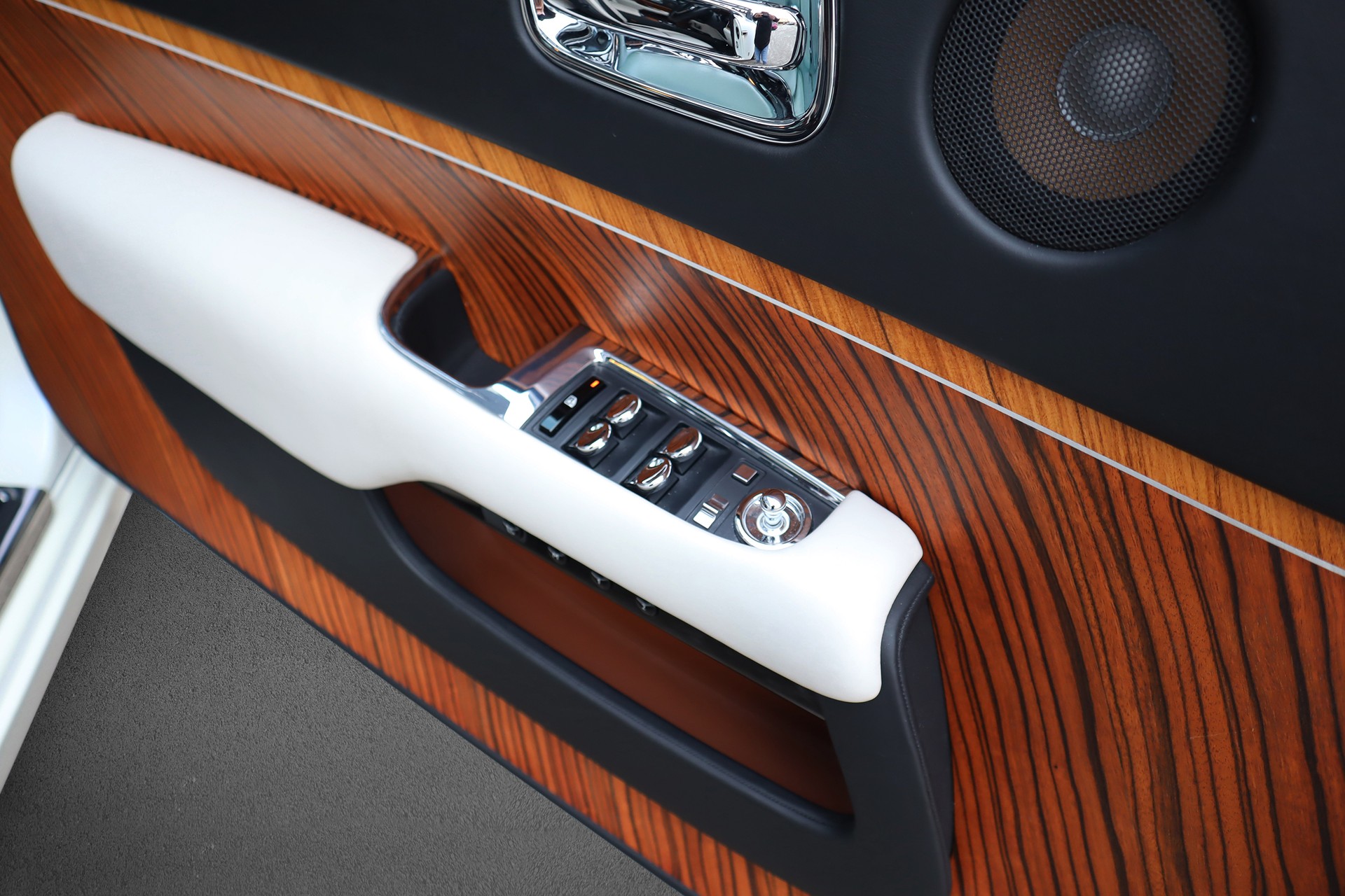 ROLLS-ROYCE Wraith 6.6 V12-image-9
