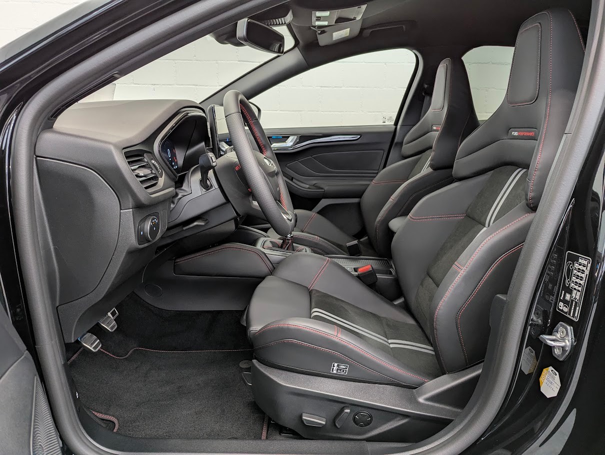FORD Focus 2.3 EcoB ST X 6-Gang Hand *NEUWAGEN MIT TAGESZUL. 5J GAR B&O NAVI HEAD-UP PIXEL-LED ASSISTS*-image-2