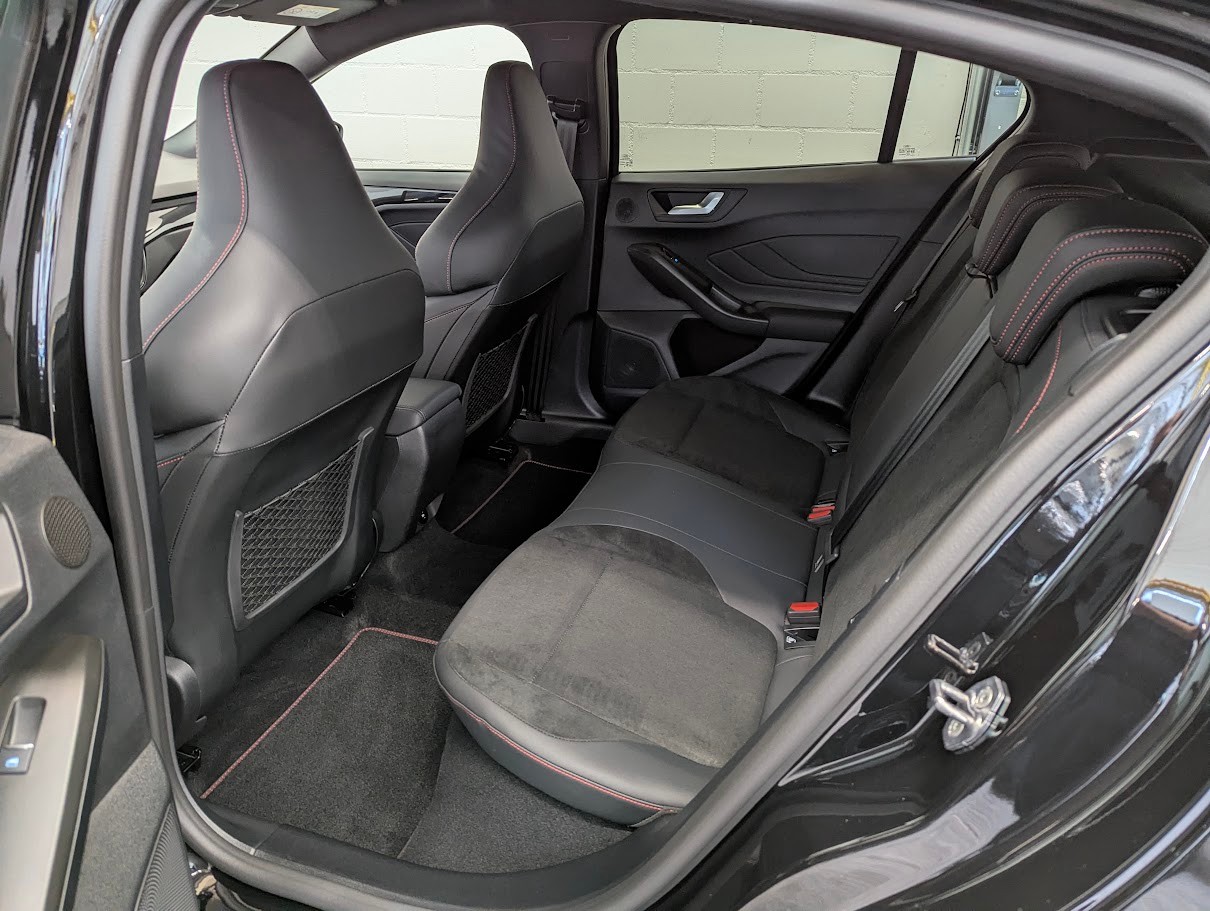 FORD Focus 2.3 EcoB ST X 6-Gang Hand *NEUWAGEN MIT TAGESZUL. 5J GAR B&O NAVI HEAD-UP PIXEL-LED ASSISTS*-image-28