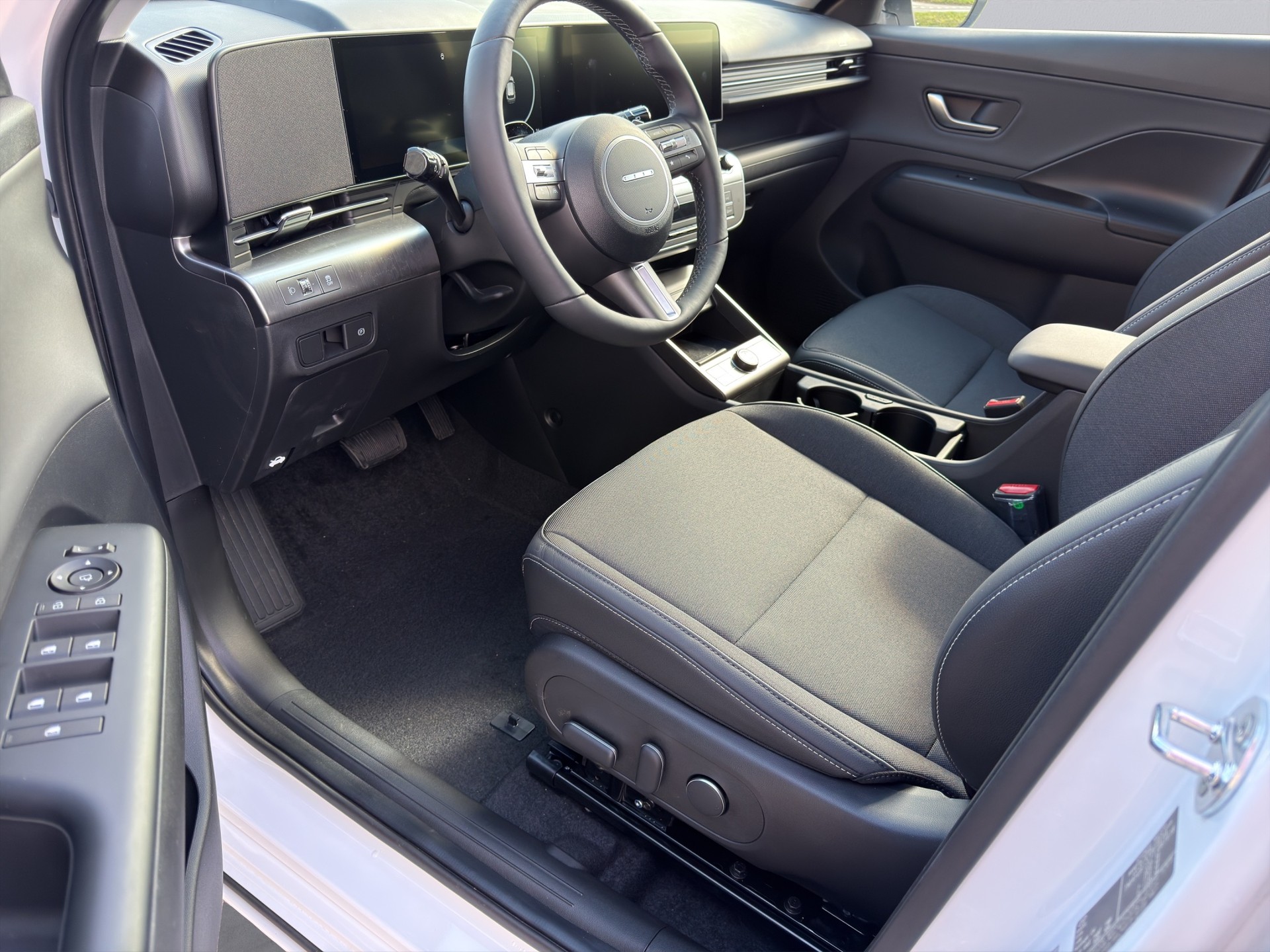 HYUNDAI Kona EV 65.4 kWh Amplia-image-7