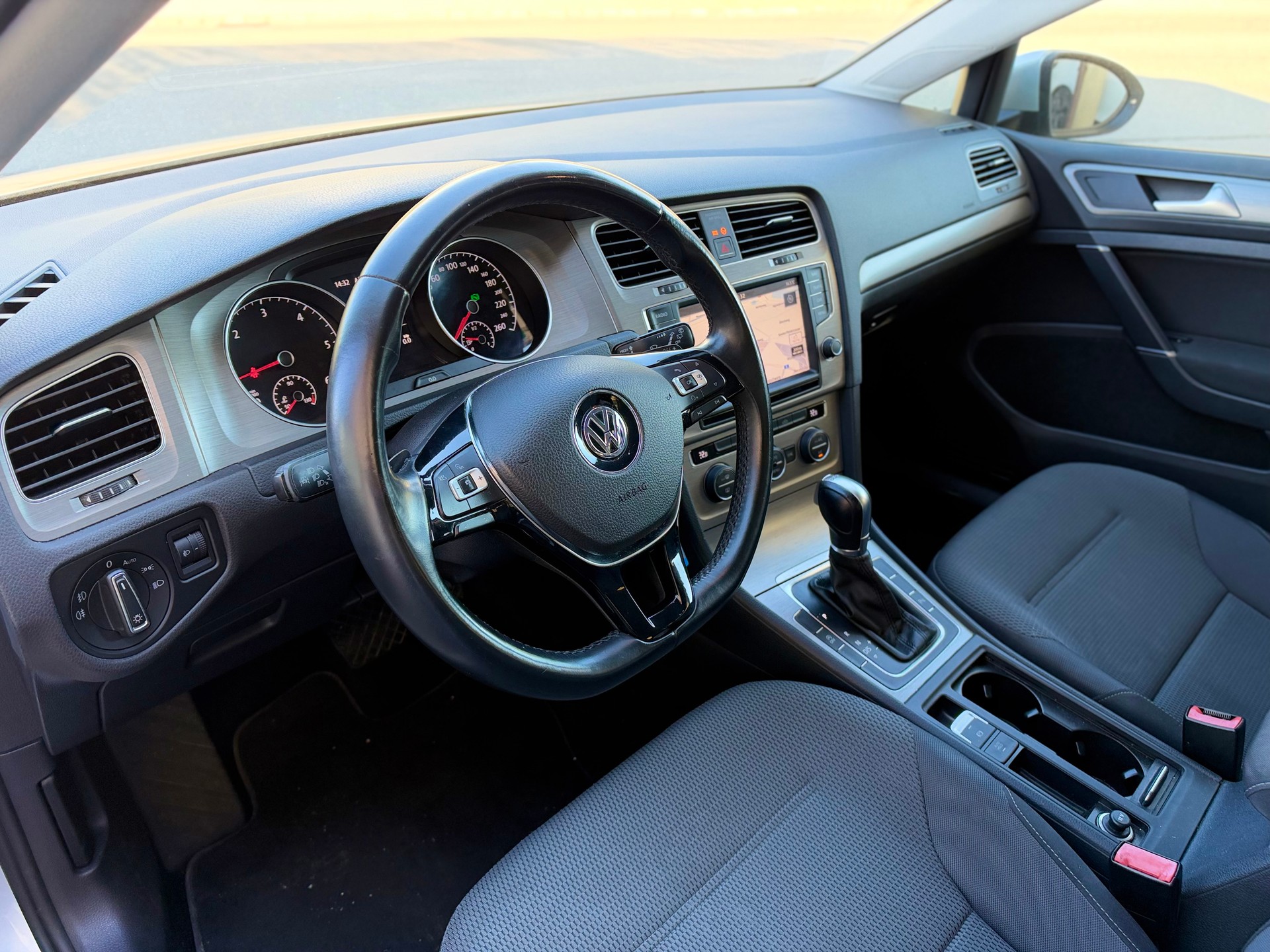 VW Golf 2.0 TDI Comfortline DSG-image-3